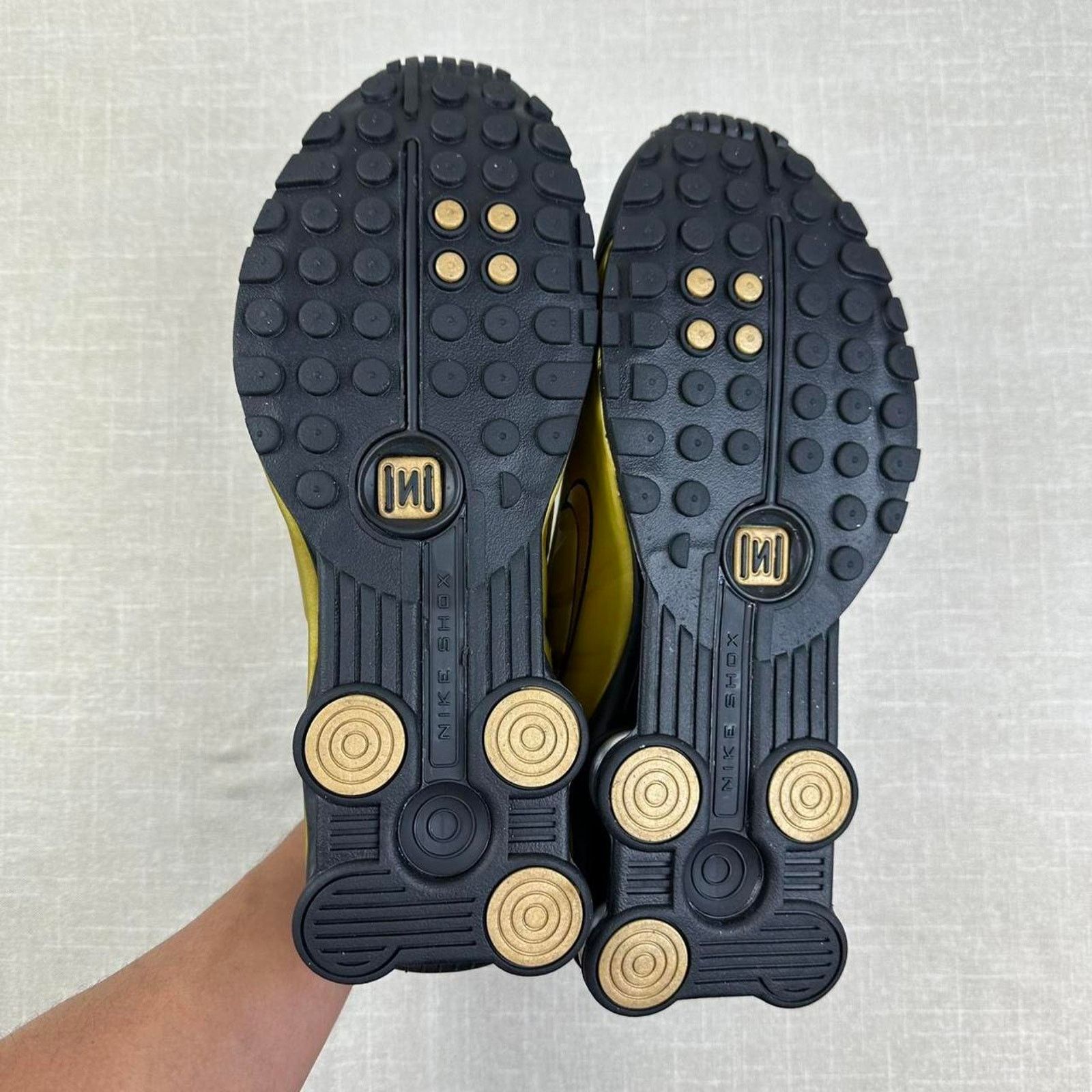 Nike 💛 Nike Shox R4 "Metallic Gold" 11M Size US 11 / EU 44 - 6 Thumbnail