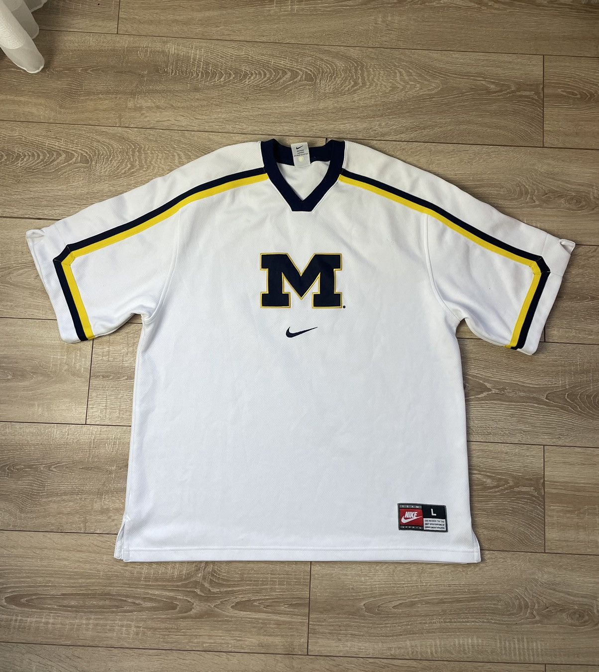 Nike Vintage Nike Team Apparel Shirt University of Michigan l Men Size US L / EU 52-54 / 3 - 1 Thumbnail