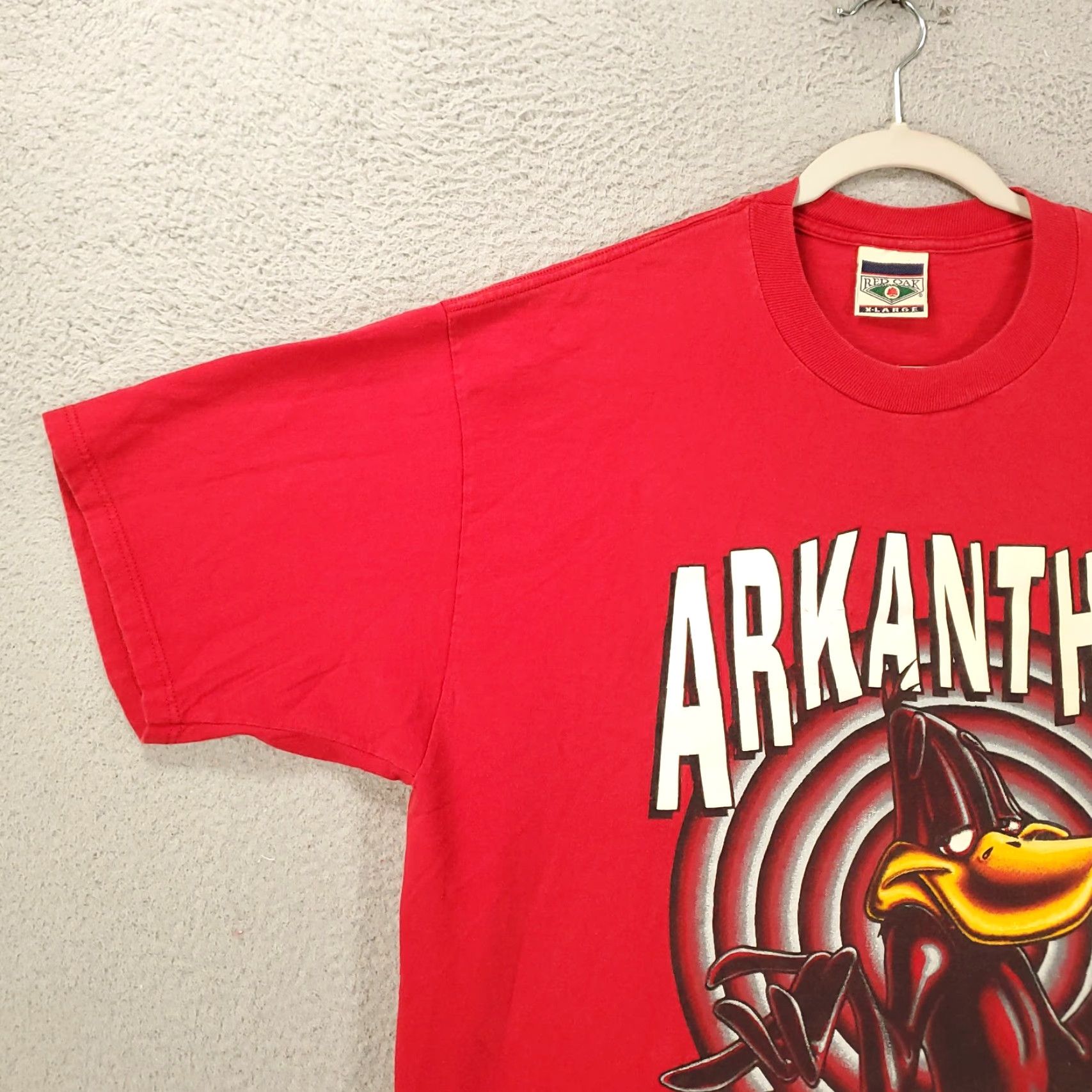 Vintage VINTAGE Looney Tunes Daffy Duck ARKANTHAW Red Cotton Knit Crew Neck T-Shirt XL Men Short Sleeve Graphic Print - Front Size US XL / EU 56 / 4 - 2 Thumbnail