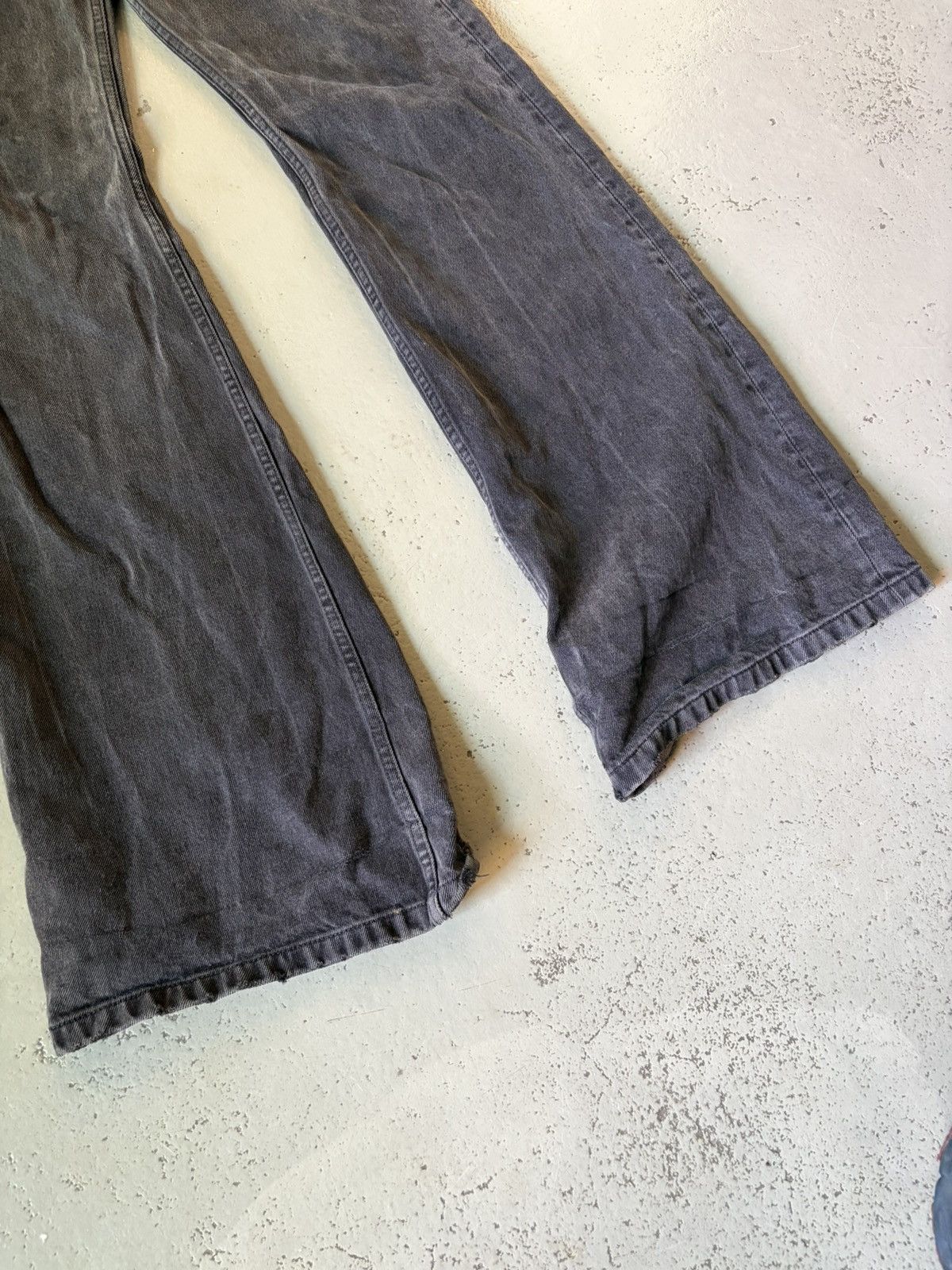 Balenciaga BALENCIAGA FALL22 LOST TAPE FLARED GREY JEANS SZ:XS Size US 30 / EU 46 - 8 Thumbnail