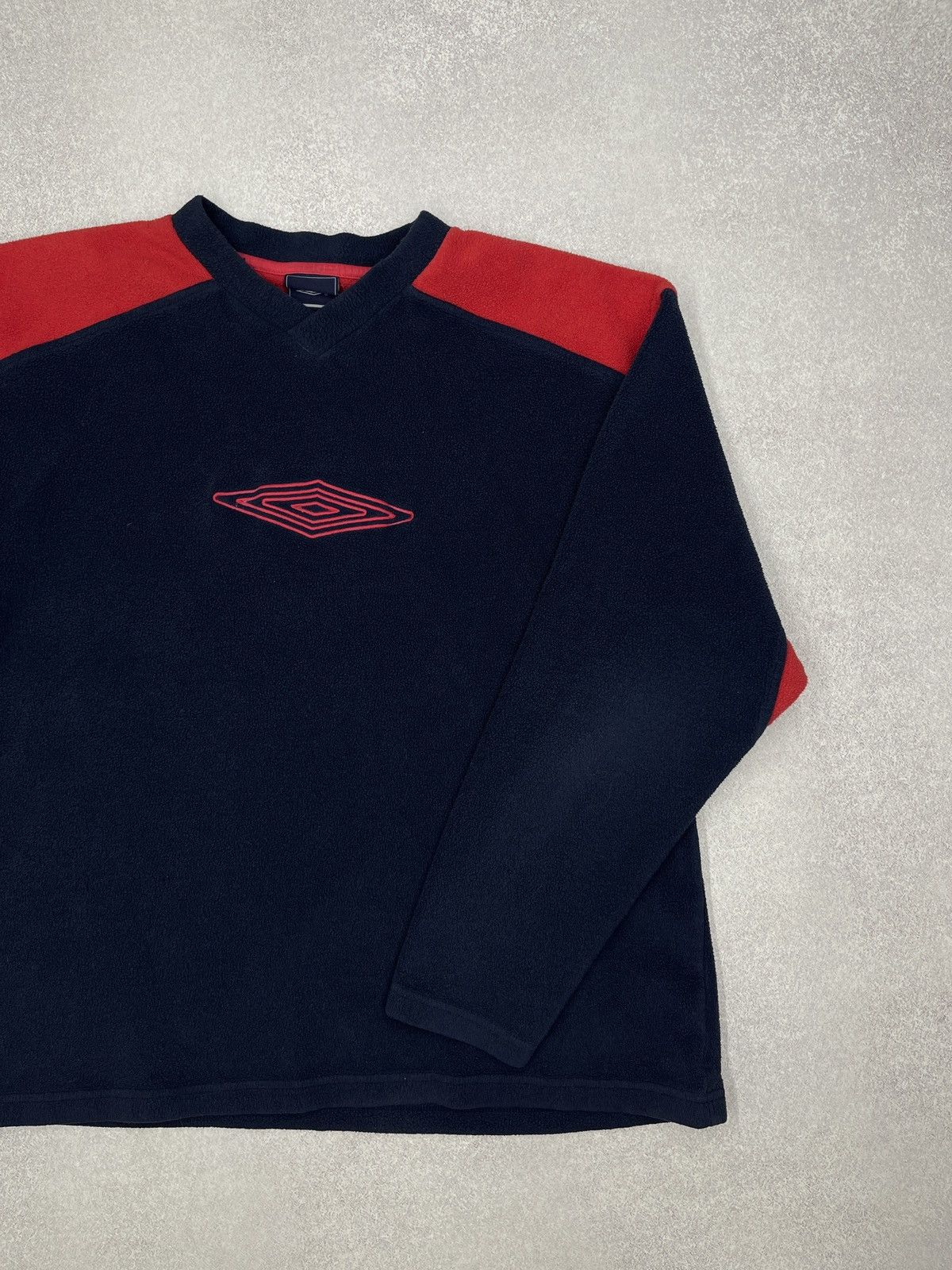 Umbro × Vintage Vintage Umbro Fleece Crew Neck Sweatshirt Navy Y2K Size US L / EU 52-54 / 3 - 3 Thumbnail