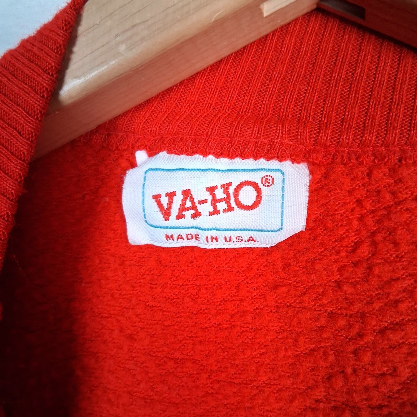 Griffin VINTAGE VA-HO Griffin Sweatshirt Shirt Women S Red Mock Neck Pullover Knit Acrylic - 90s Style? Size S / US 4 / IT 40 - 3 Thumbnail