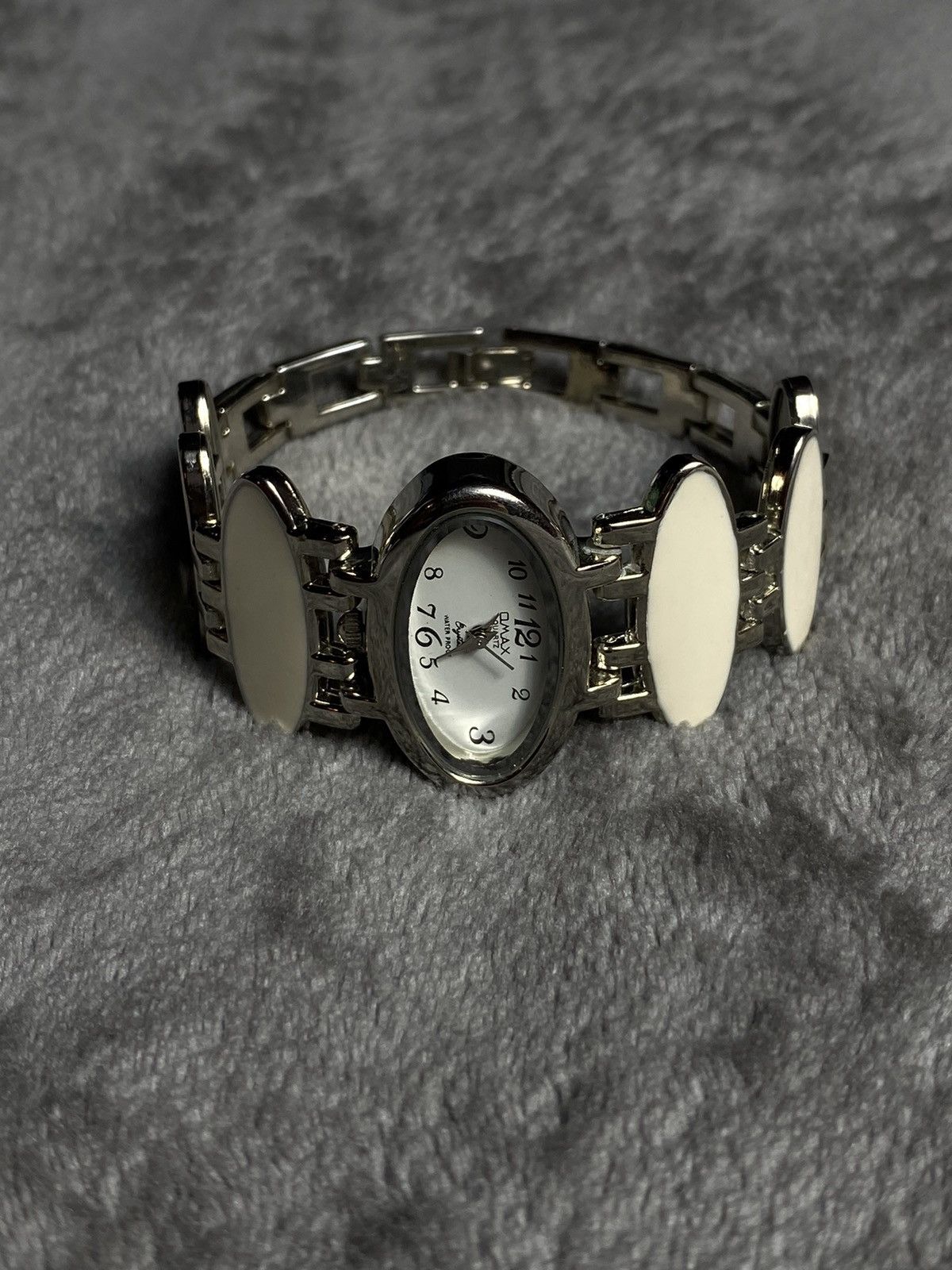 Vintage Futuristic Vintage OMAX Bracelet Watch in Japanese Style Size ONE SIZE - 2 Thumbnail