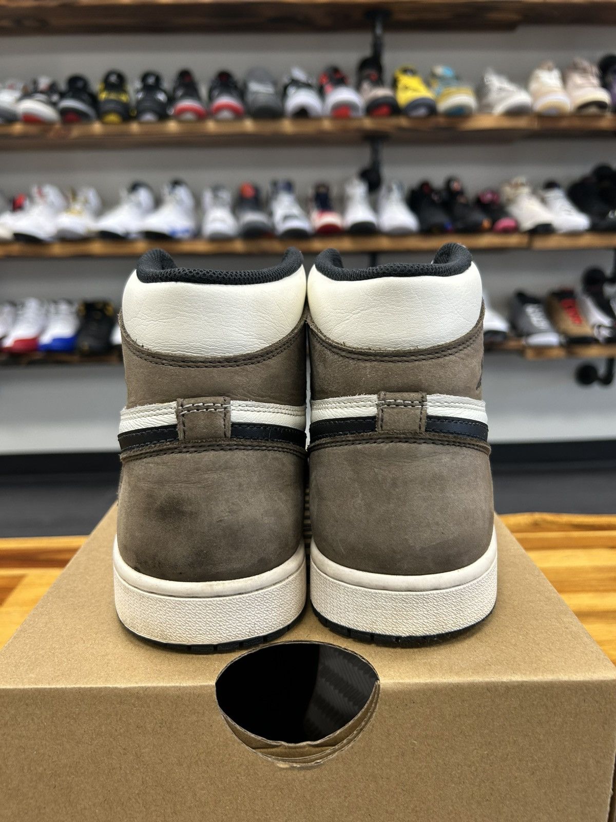 Jordan Brand Jordan 1 Retro High “Dark Mocha” Size US 10 / EU 43 - 4 Thumbnail