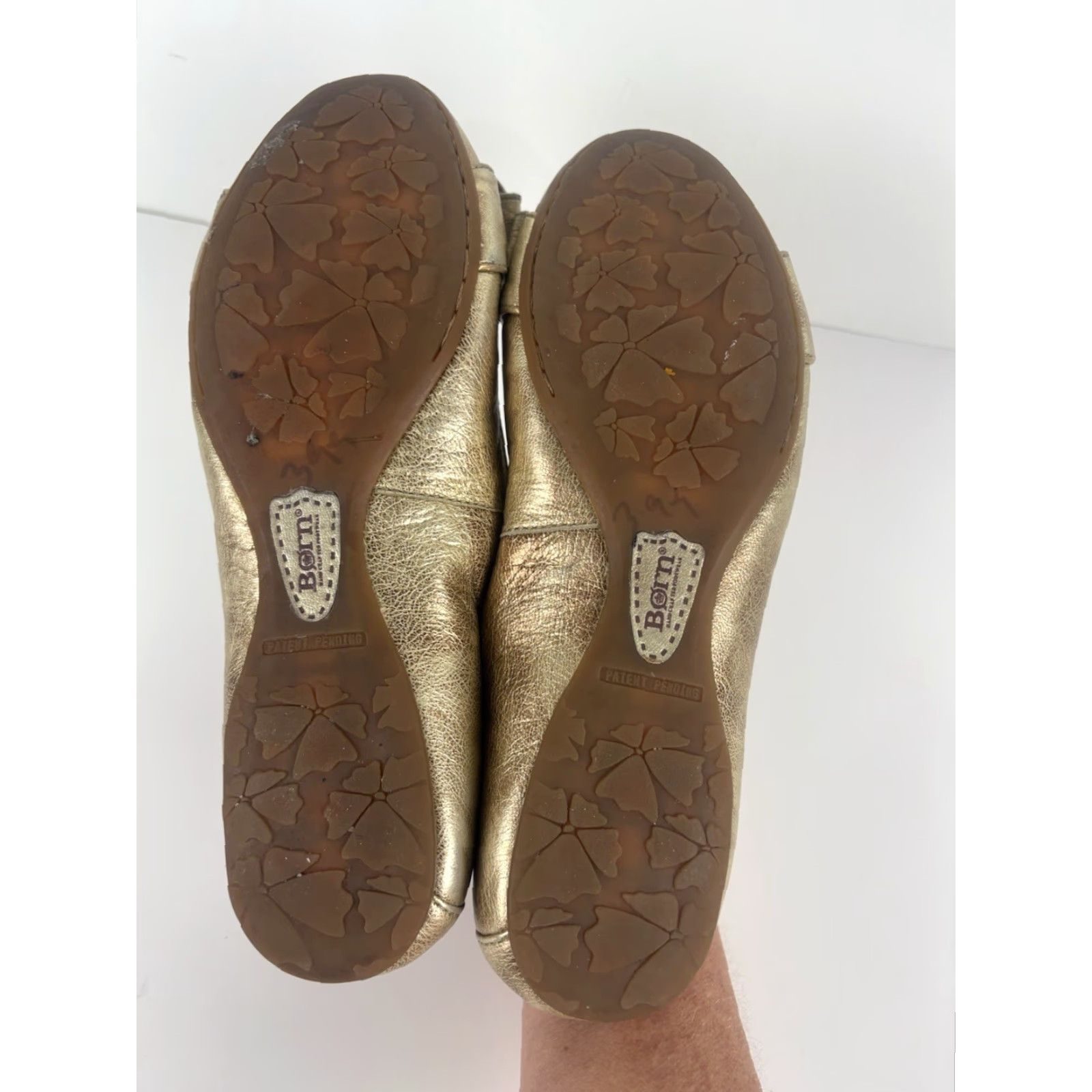 Born Børn Gold Leather Flats Women's Size 8.5 M Slip-On Bow Round Toe Casual Workwear Size US 8.5 / IT 38.5 - 6 Thumbnail