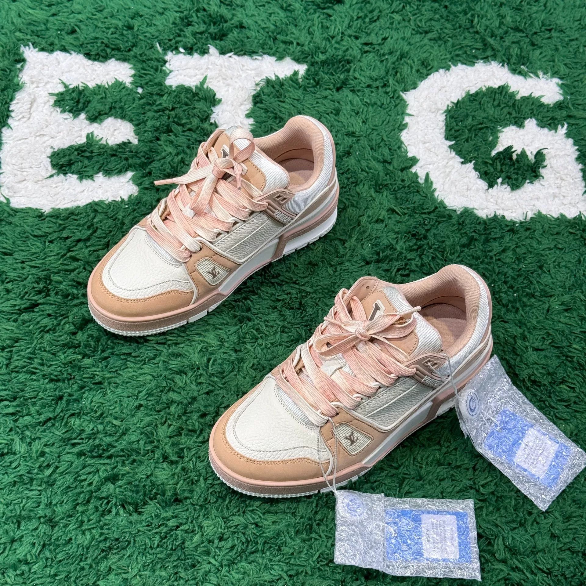 Louis Vuitton Louis Vuitton Training Pink Lowtop Sneakers us_5-5 Women Size US 5.5 / IT 35.5 - 1 Thumbnail