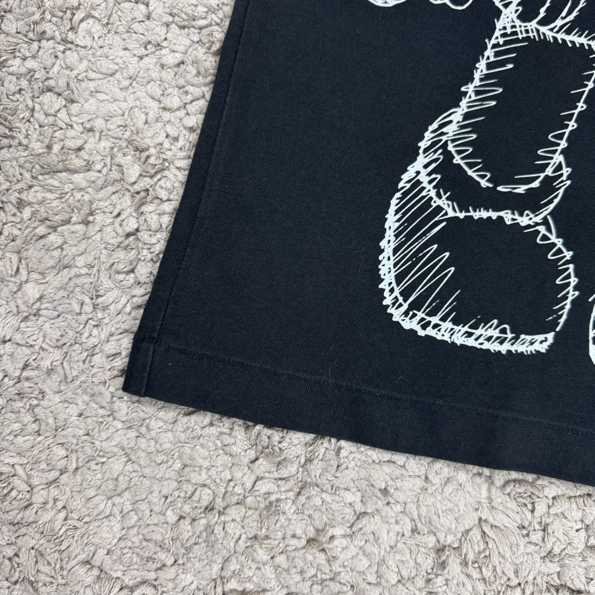 Japanese Brand UT x Kaws T-shirt Size US L / EU 52-54 / 3 - 8 Thumbnail