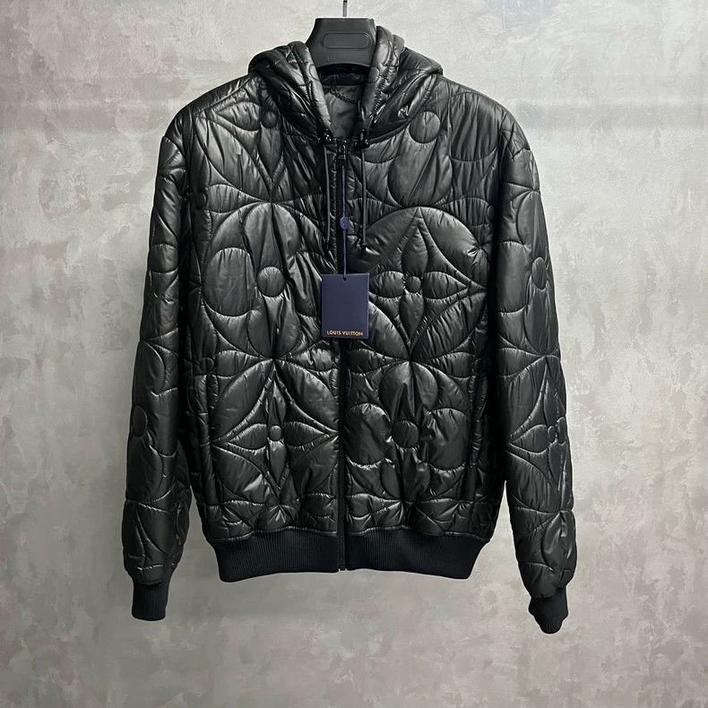 Louis Vuitton Louis Vuitton Black logo embossed graphic zipper solid hood Size US M / EU 48-50 / 2 - 1 Thumbnail