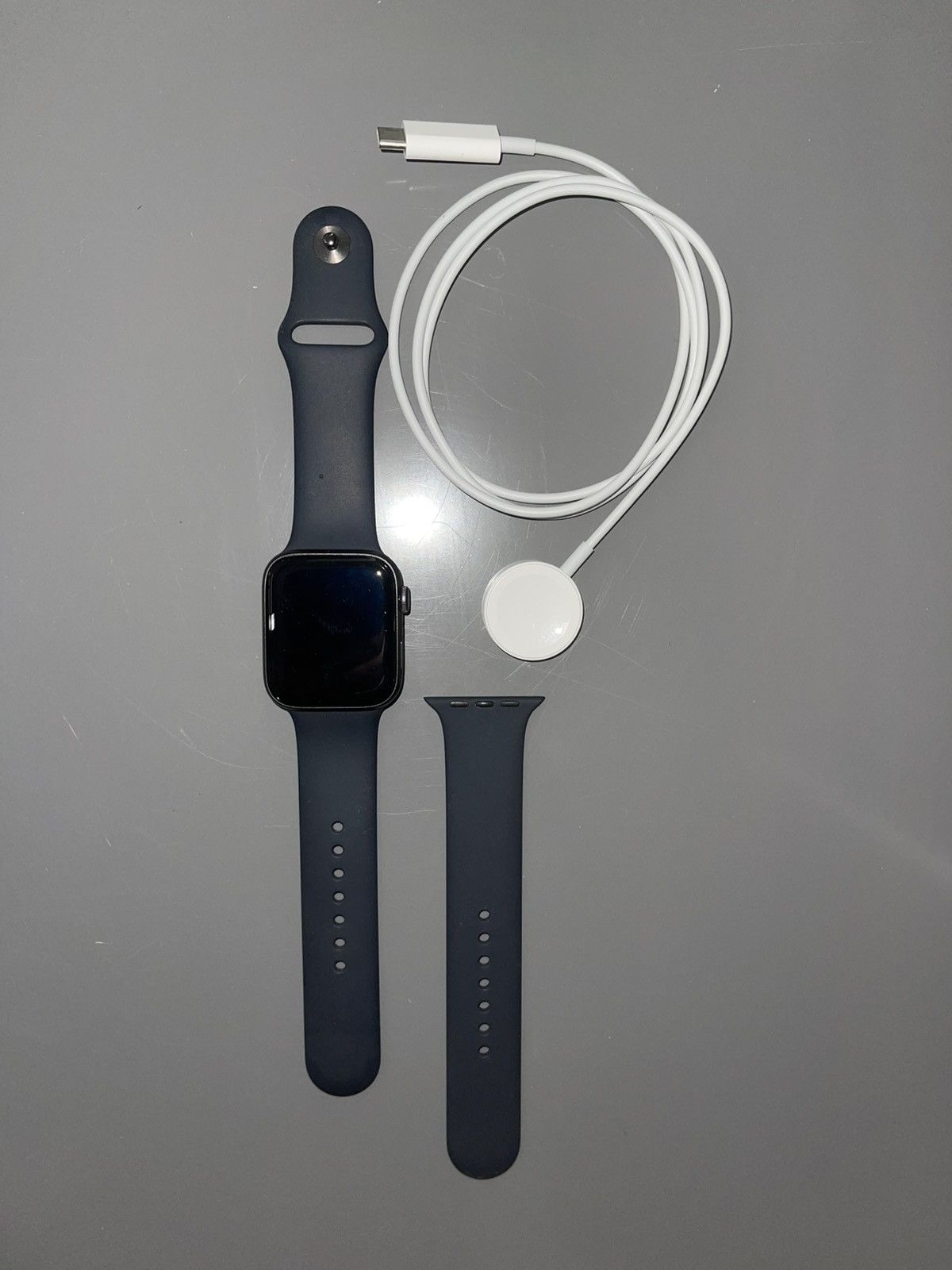 Apple Watch SE (1st Gen, 44mm, GPS + Cellular, A2352)