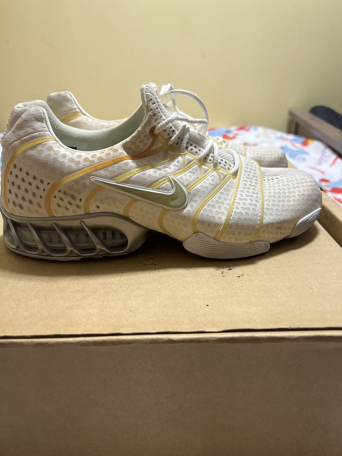 image of 2005 Nike Training Technical Shoe 6 in White, Men's
