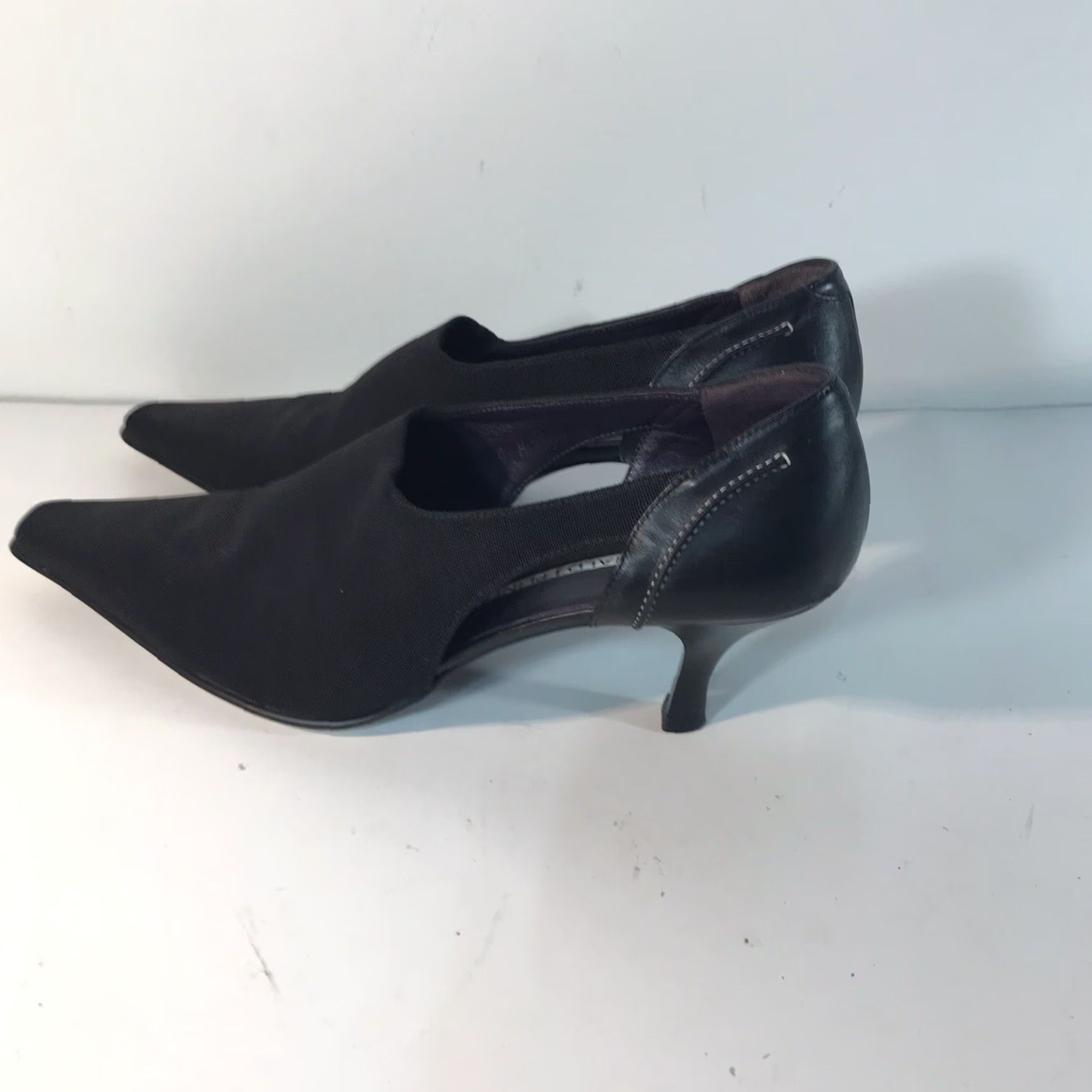 Donald Pliner Donald J Pliner Black Kitten Heels Womens Size 8M 2.5in Pointed Toe Pump Size US 8 / IT 38 - 2 Thumbnail
