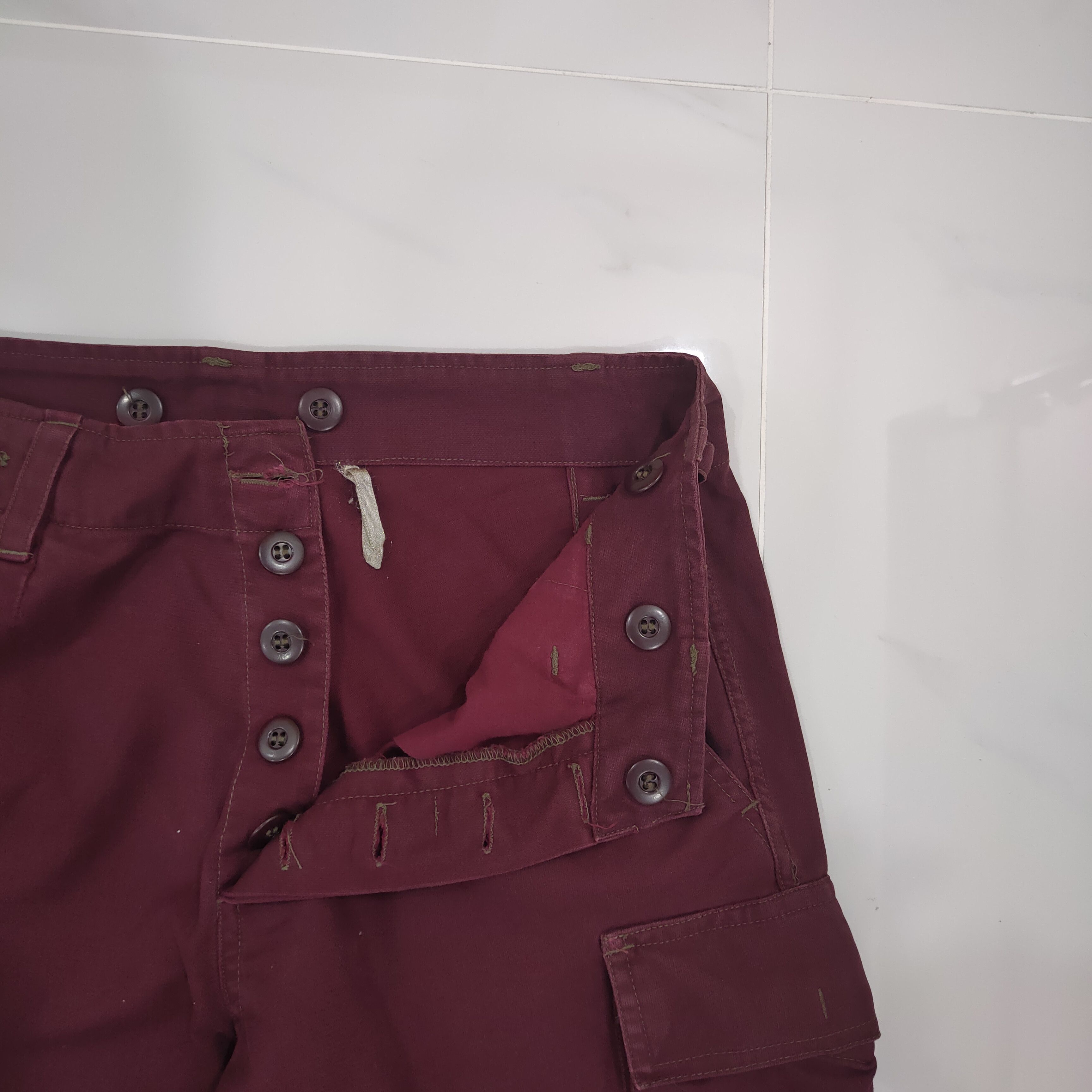 Japanese Brand VINTAGE BUTTON FLY MAROON BAGGY CARGO PANTS Size US 30 / EU 46 - 2 Thumbnail