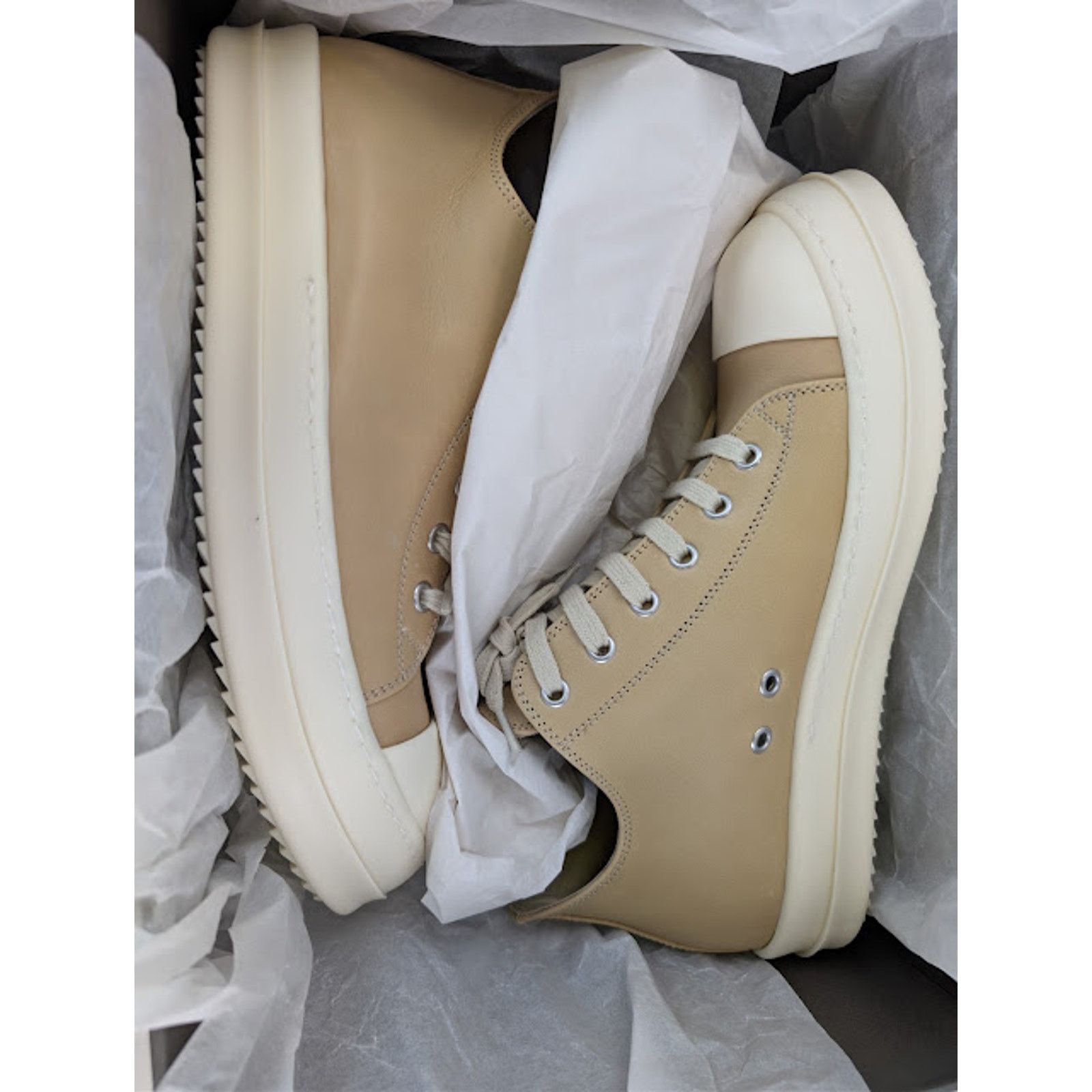 Rick Owens o1rshd1 Hollywood Runway Low Top Sneakers Parchment / Milk Size US 7 / EU 40 - 18 Thumbnail