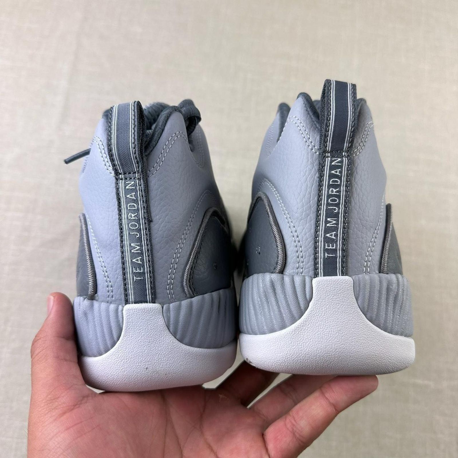 Jordan Brand 2016 Jordan Jumpman Team 2 “Cool Grey" Men 13 Size US 13 / EU 46 - 5 Thumbnail