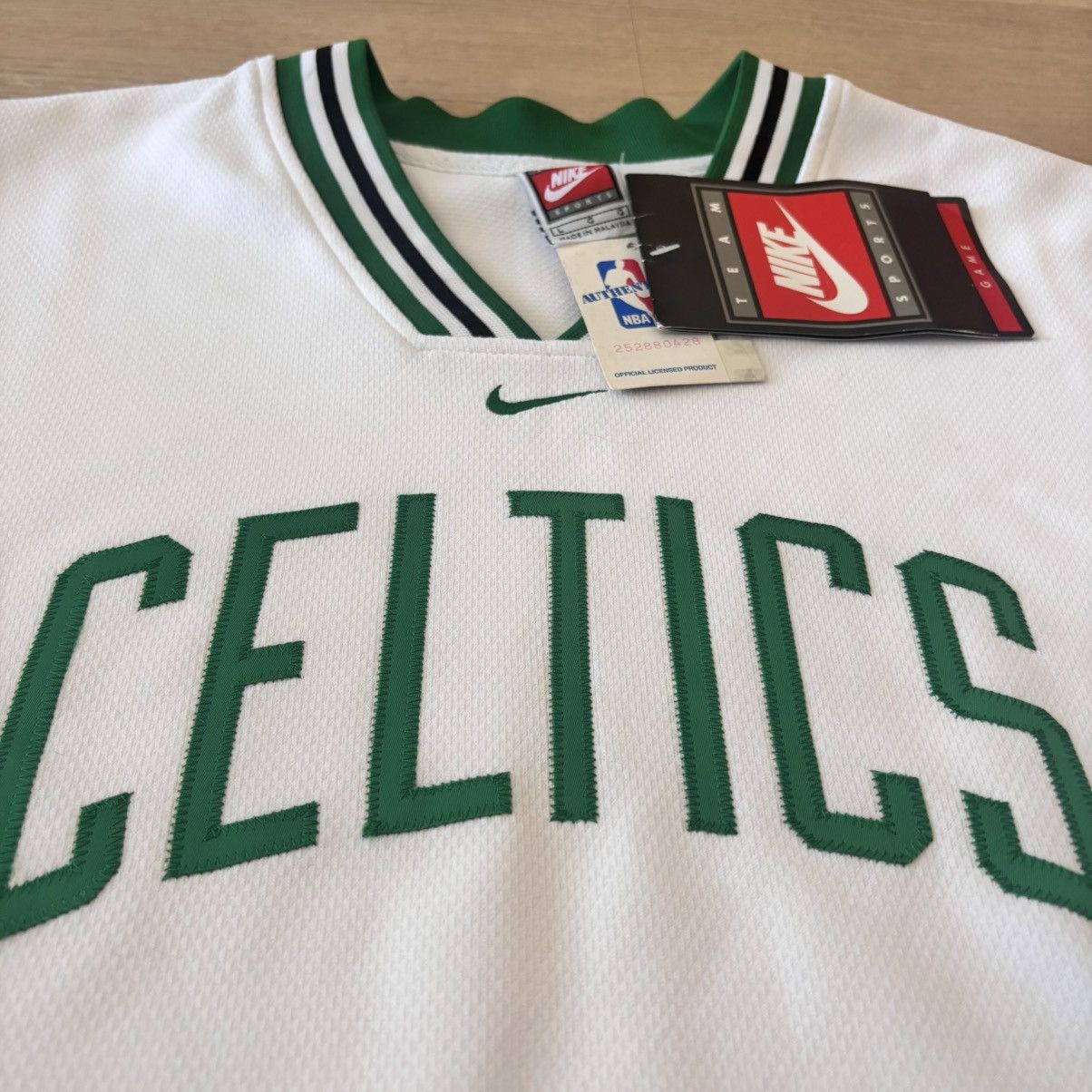 Nike 90s Nike Boston Celtics NBA Authentic Warm-Up Jersey Shirt Size US L / EU 52-54 / 3 - 7 Thumbnail