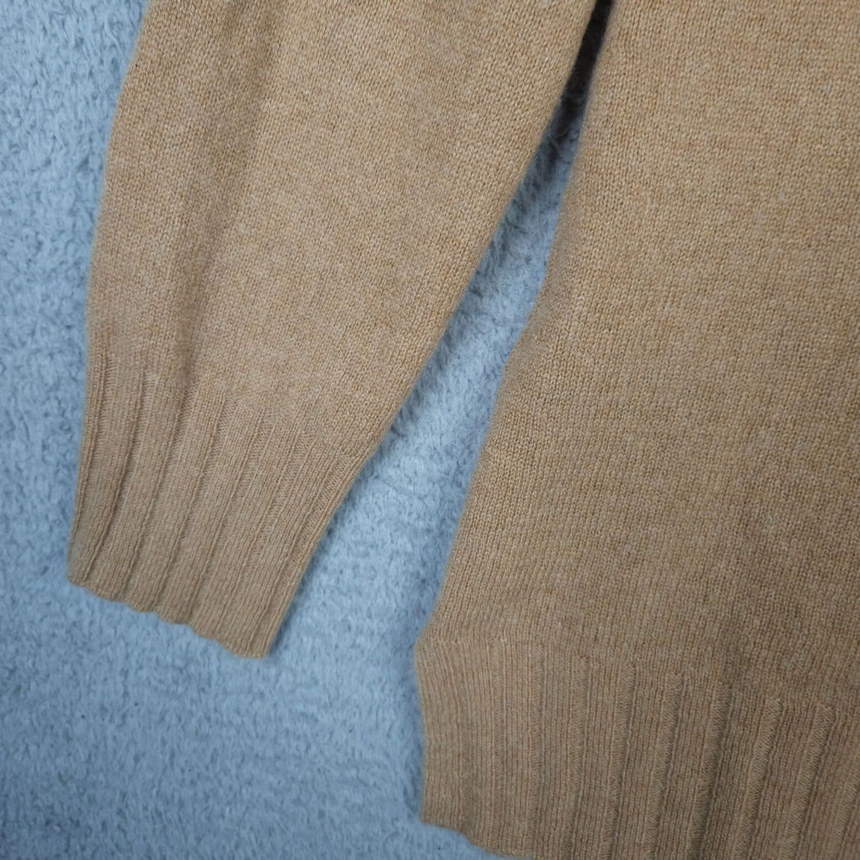 Anthropologie Anthropologie Women’s brown V-neck Pullover Long Sleeve Size XS Sweater Cashmere Solid Knit Shirt/Top Womens XS Brown V-Neck Pullover Sweater Size XS / US 0-2 / IT 36-38 - 4 Thumbnail