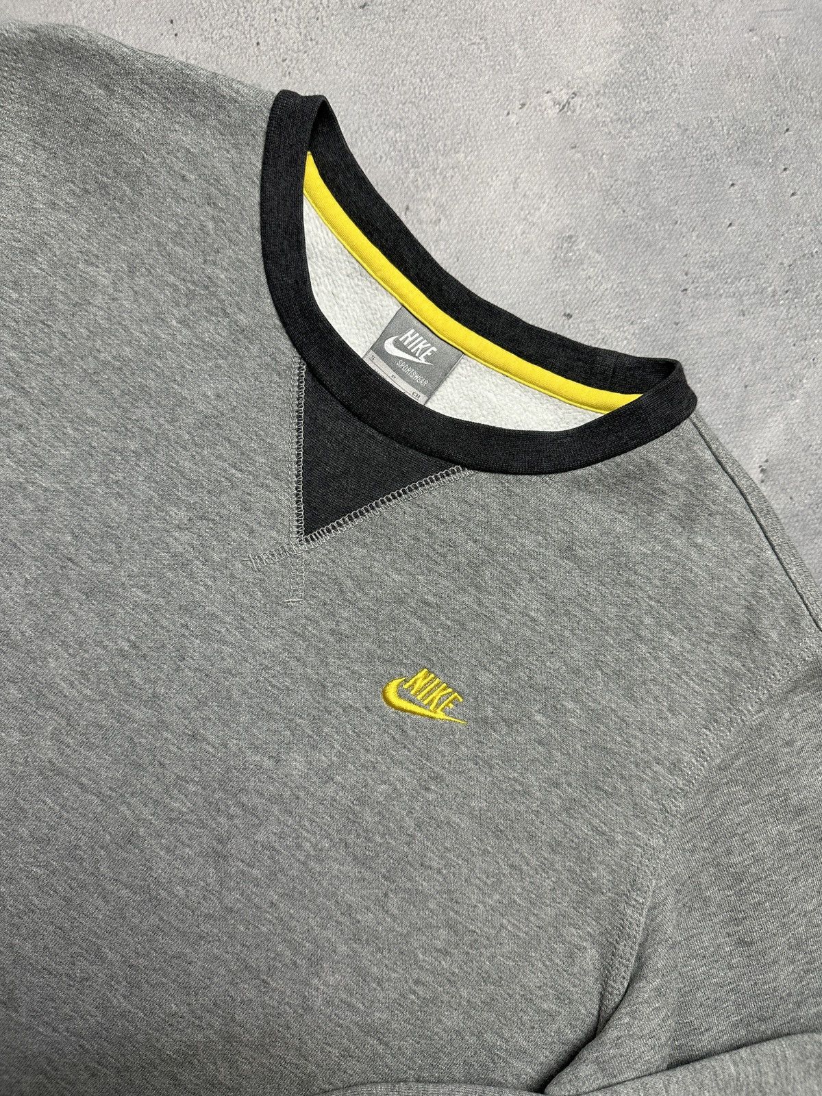 Vintage Crewneck Nike boxy small swoosh y2k 90s logo USA 00s
