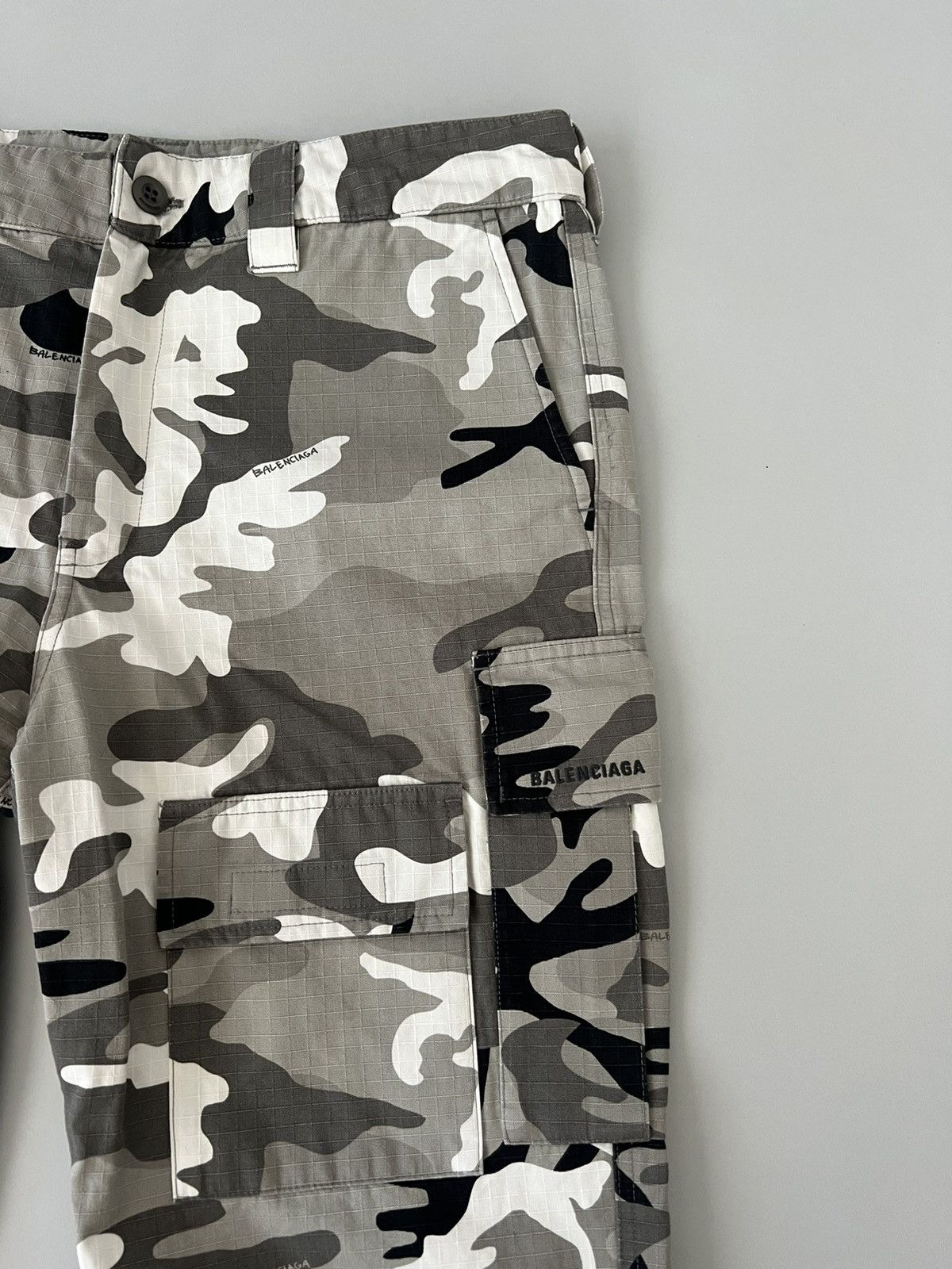 Balenciaga Balenciaga Fitted Camo Cargo Pants Size US 32 / EU 48 - 4 Thumbnail
