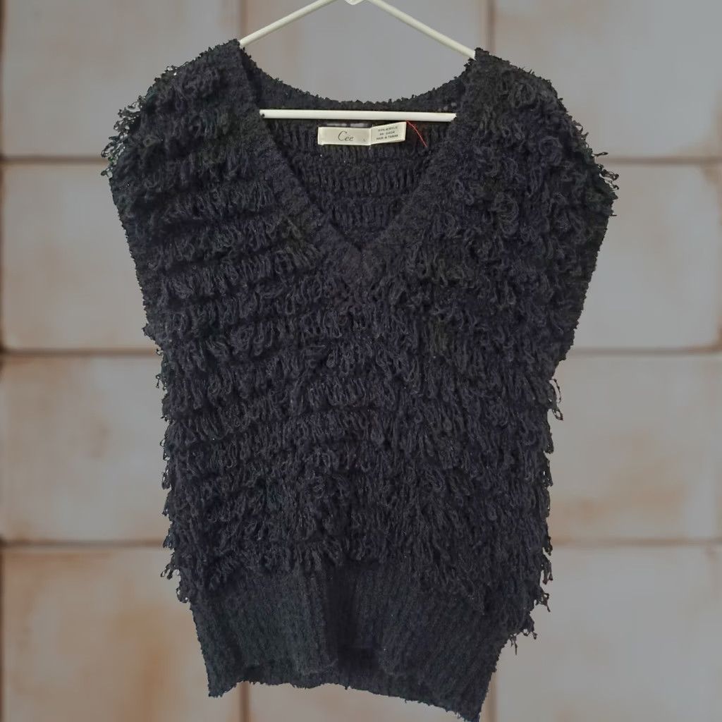 Vintage VINTAGE Cee Fringed Sweater Vest Sleeveless Large Acrylic Black V Neck Women Knit Fringe Bohemian Hippie Vest, Pullover, Regular Fit Size L / US 10 / IT 46 - 1 Thumbnail