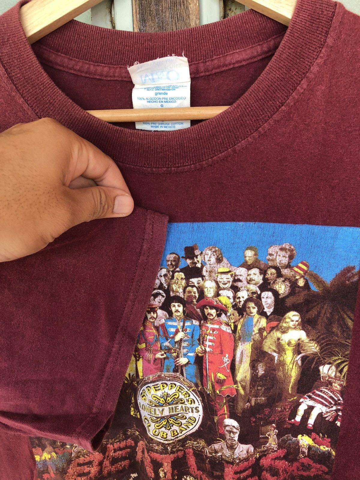 Band Tees Vintage The Beatles Sgt. Peppers Lonely Hearts Club Tee Size US L / EU 52-54 / 3 - 6 Thumbnail