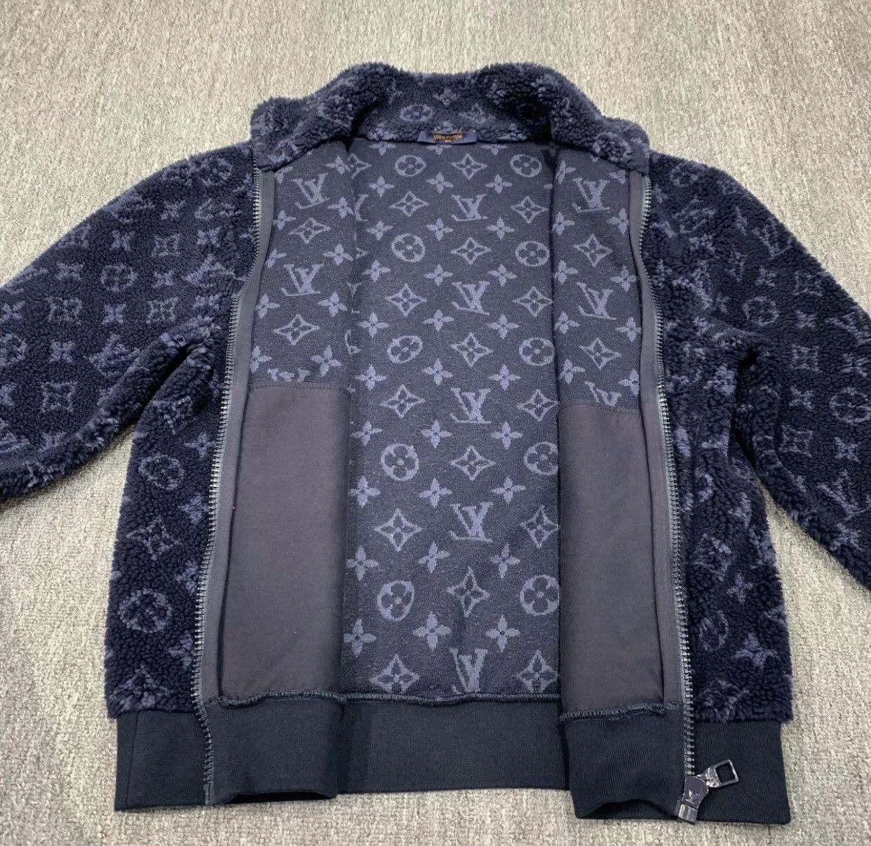 Louis Vuitton Louis Vuitton Blue floral printed teddy jacket 2412- Size US M / EU 48-50 / 2 - 5 Thumbnail