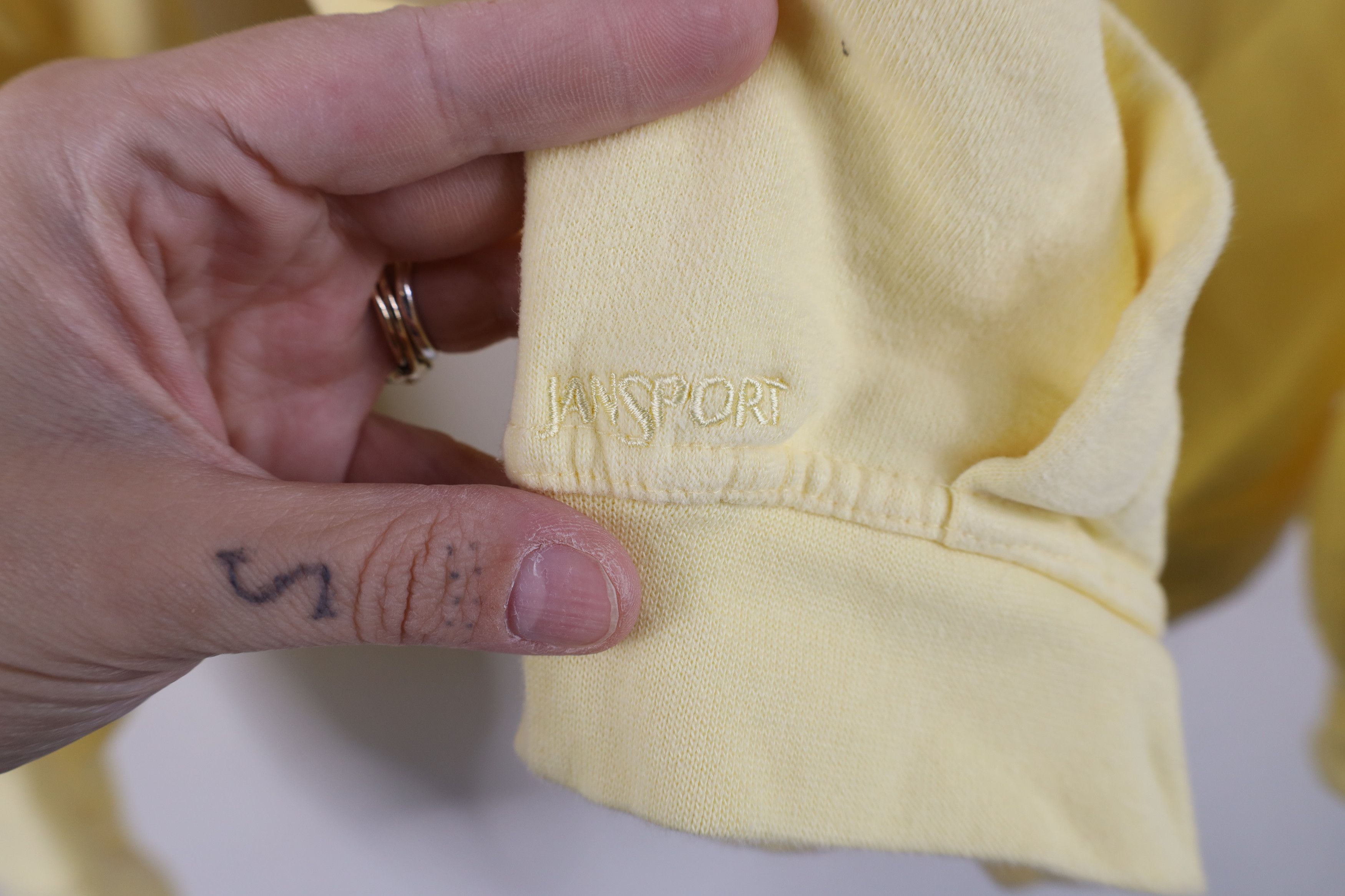 Vintage Vintage 90s Notre Dame University Full Zip Hoodie Yellow Size S / US 4 / IT 40 - 6 Thumbnail