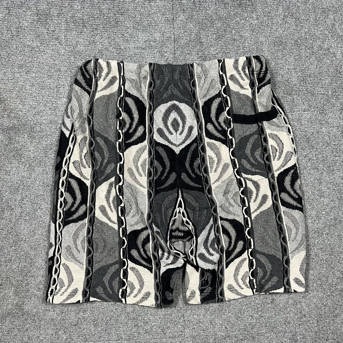 Supreme supreme abstract textured knit short black SS22 Size US 34 / EU 50 - 2 Thumbnail