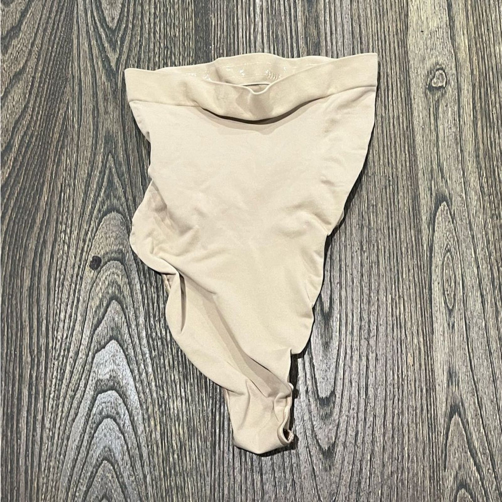 SKIMS NWOT Skims Seamless Sculpt Shapewear Fitted Sand Size M Size ONE SIZE - 1 Thumbnail