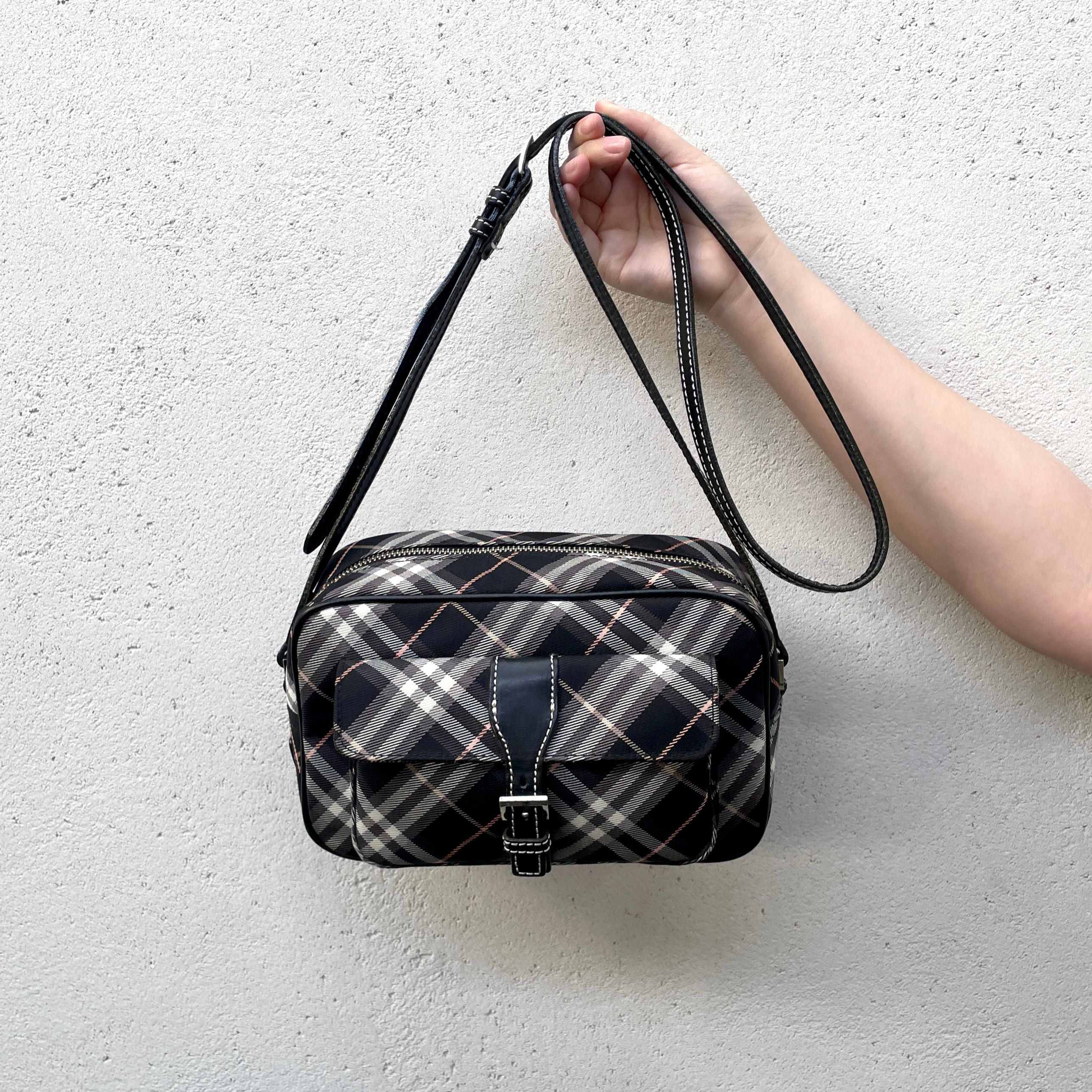 Burberry Burberry Checkered Pocket Shoulder Bag Size ONE SIZE - 1 Thumbnail
