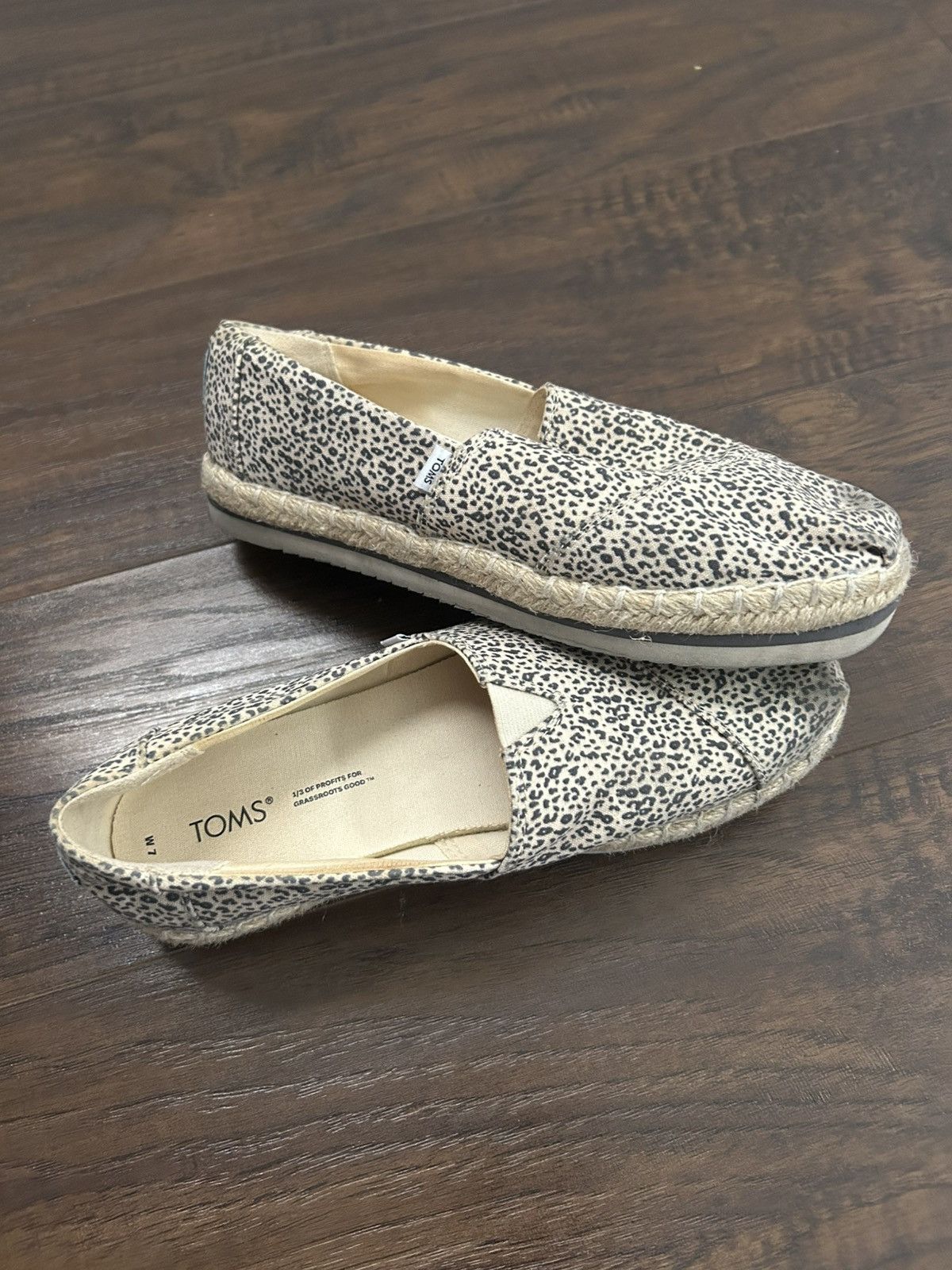Toms TOMS Slip-On Shoes Size US 7 / IT 37 - 2 Thumbnail