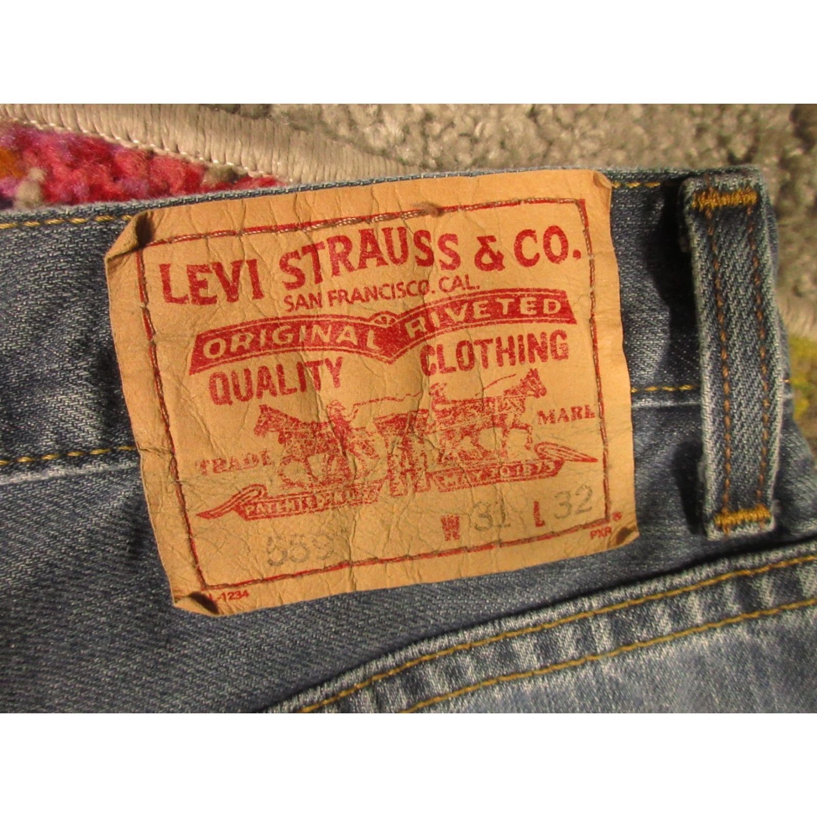 Levi's Levi's Jeans 31x32 Medium Wash Blue Denim Classic Relaxed Fit Straight Leg 5-Pocket Mens Size US 31 - 6 Thumbnail