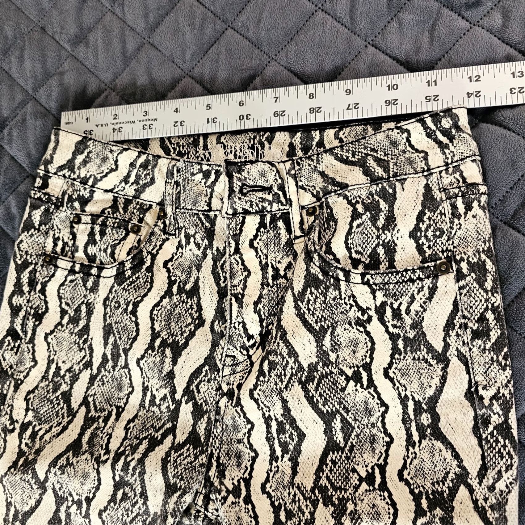 Vintage VINTAGE? No — Wild Fable Jeans Skinny Five Pocket 00 Beige Snakeskin Pattern Mid Rise Stretch Skinny Denim Women Pants Formal? Size 24" / US 00 / IT 34 - 5 Thumbnail
