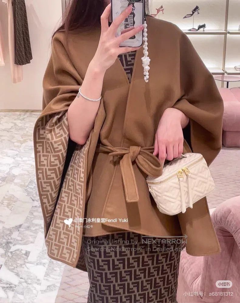 Fendi Fendi Detachable belt poncho shawl Size ONE SIZE - 7 Thumbnail