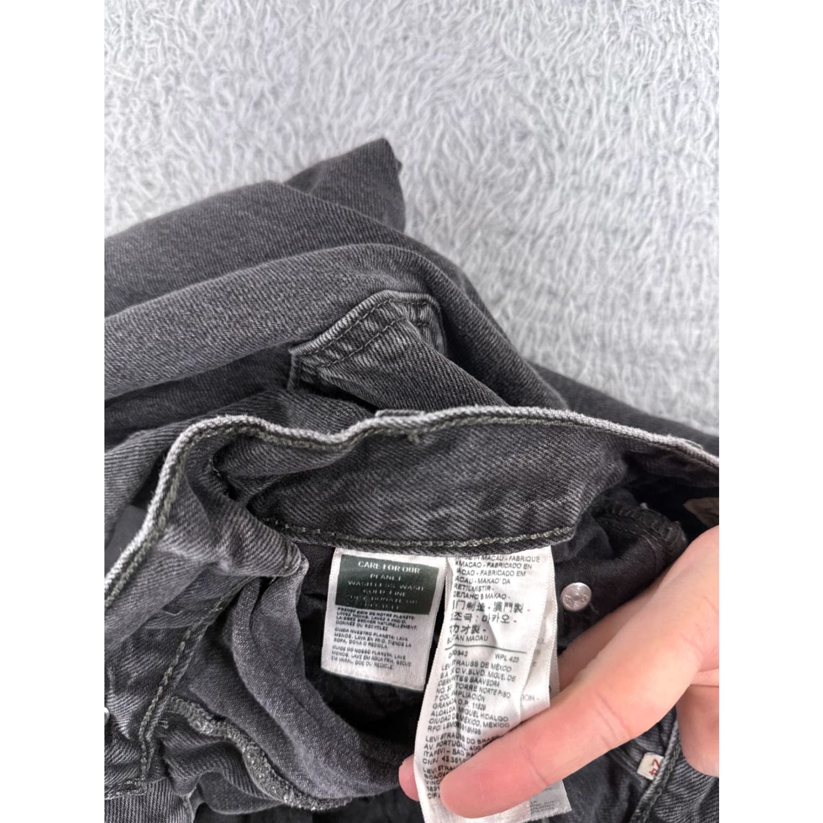 Levi's Levi's Women's Wide-Leg Denim Pants 24 Black Cotton Vintage 90s Baggy Jeans Size 42" / US 20 - 7 Thumbnail