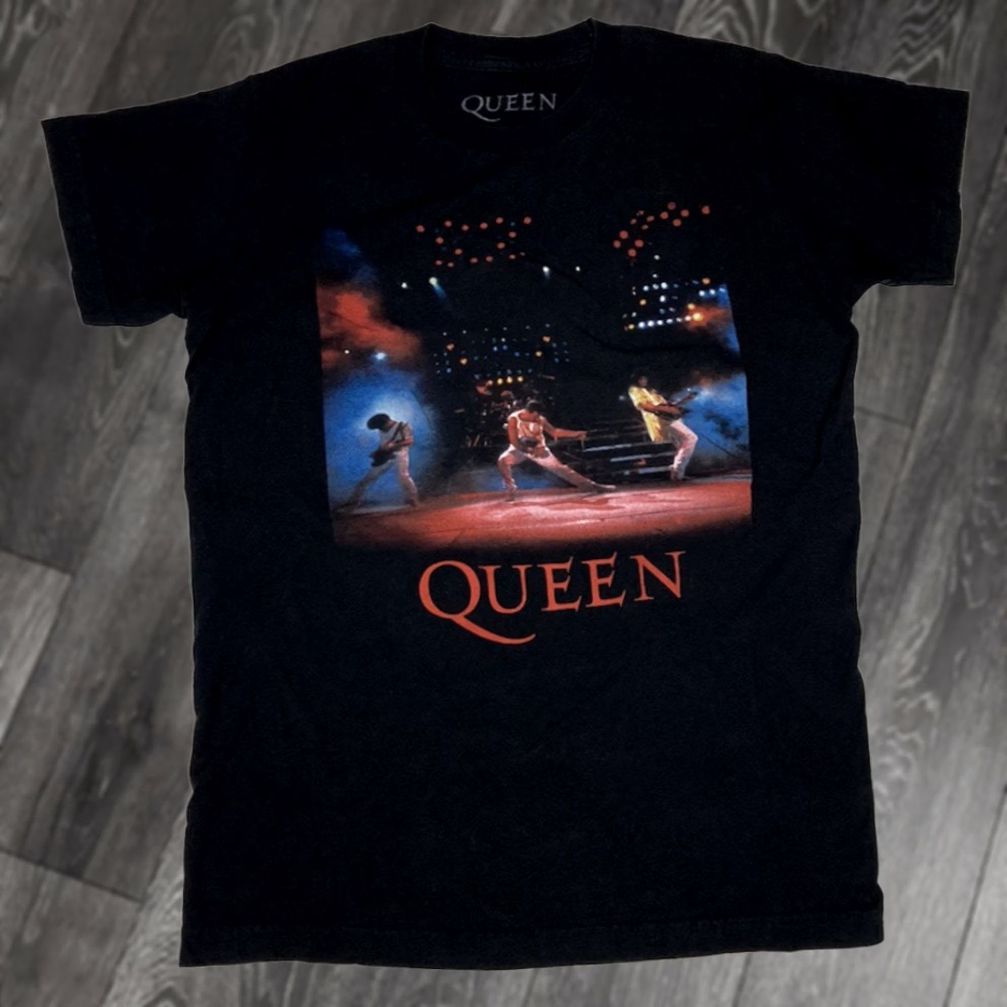 Vintage Queen Logo Graphic Crop T-shirt Women Small Black Short Sleeve Music Size S / US 4 / IT 40 - 1 Thumbnail