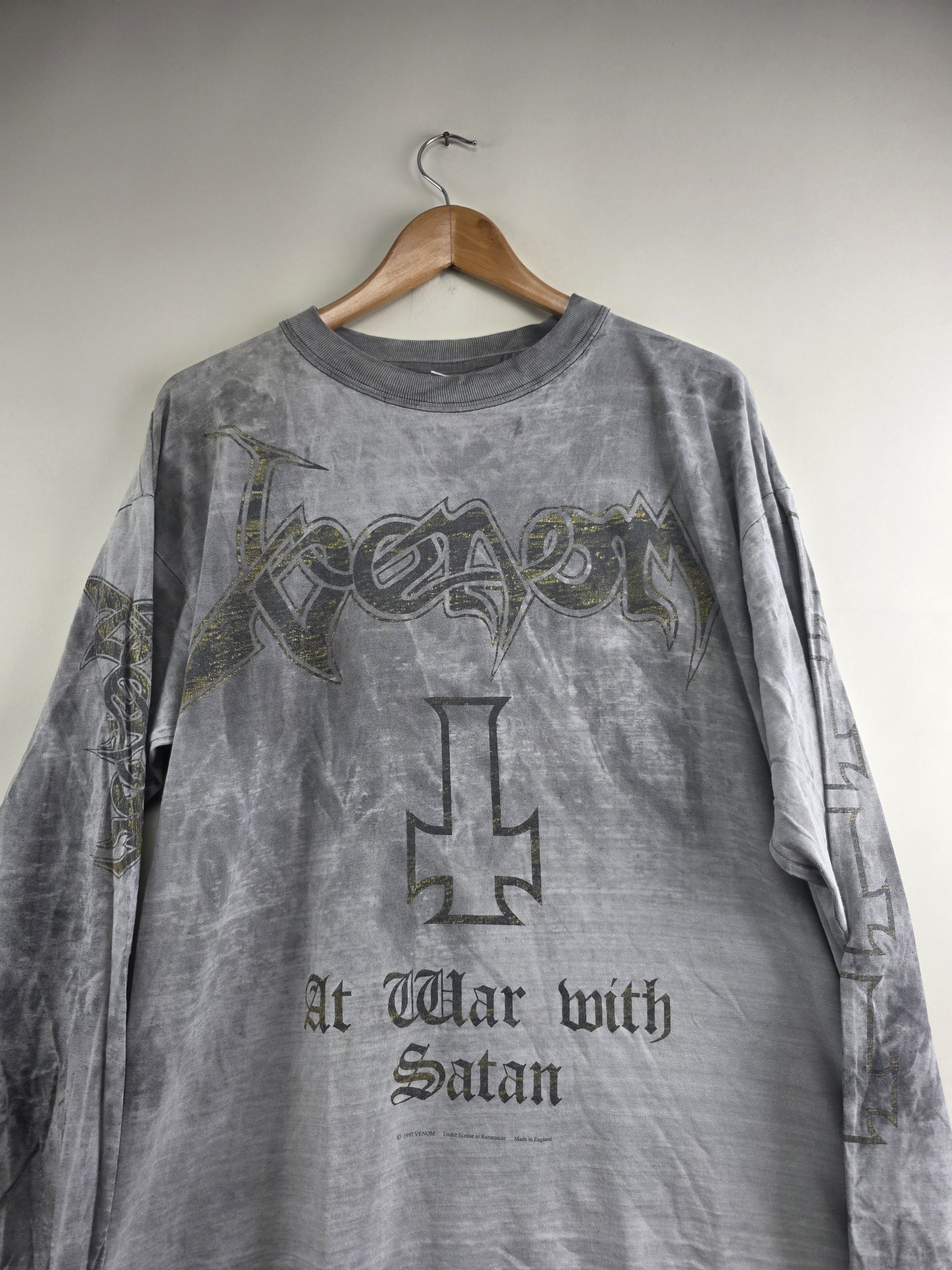 Band Tees × Vintage 1997 Venom At war with satan Long-sleeved XL 23.5" 27" Size US L / EU 52-54 / 3 - 3 Thumbnail