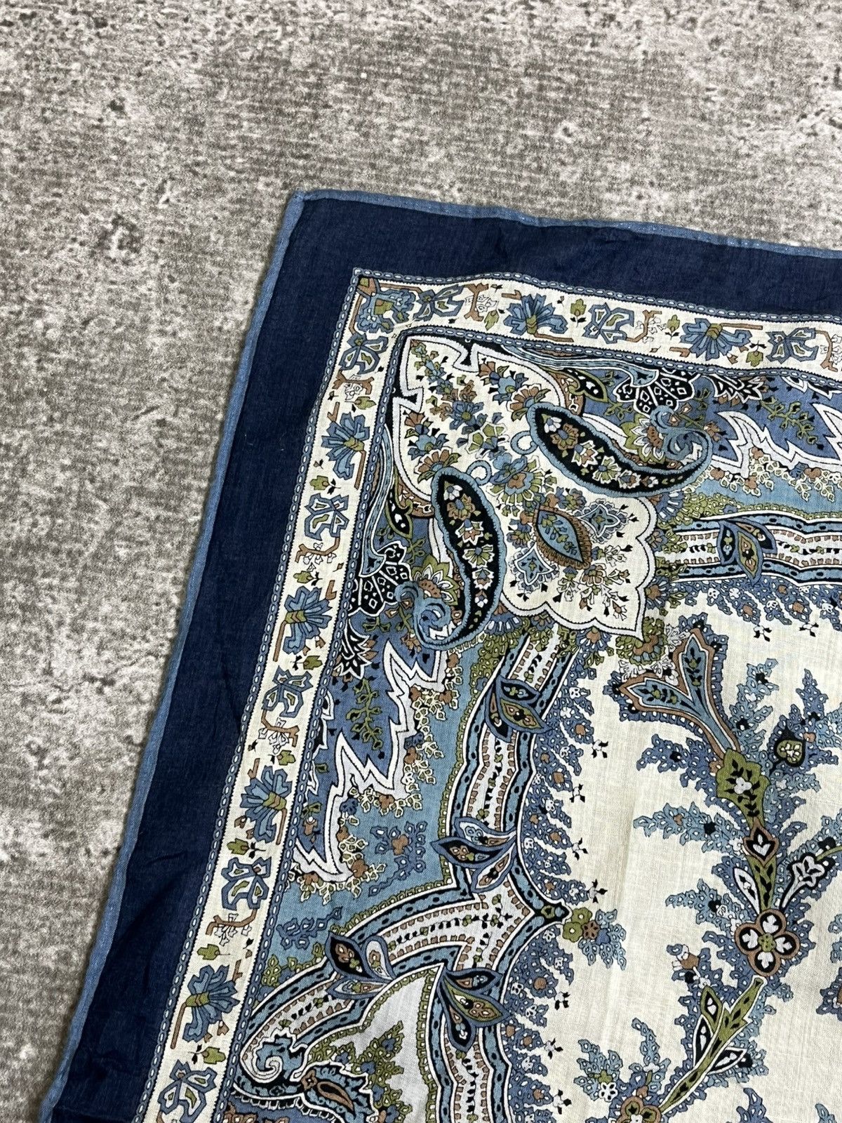 Yves Saint Laurent Vintage YSL Handkerchief / Bandana / Neckerchief Size ONE SIZE - 4 Thumbnail