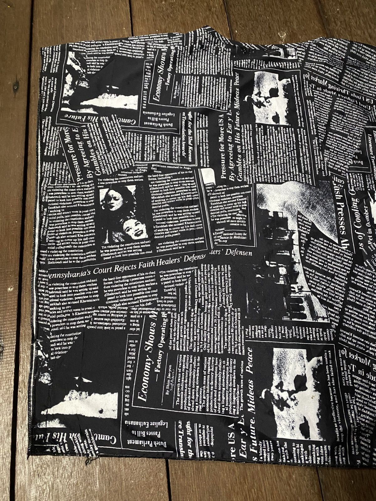 The Unbranded Brand Newspaper design Punk blouse Size M / US 6-8 / IT 42-44 - 7 Thumbnail