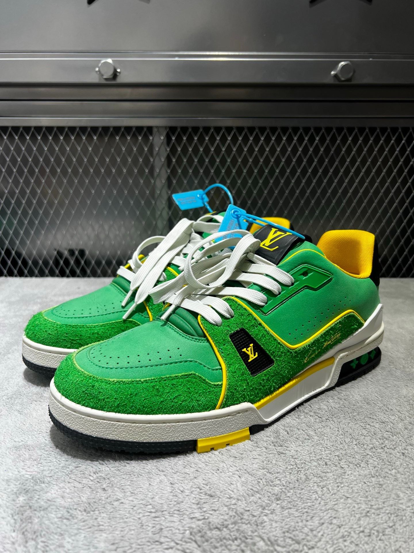 Louis Vuitton Louis Vuitton Training Green Lowtop Sneakers 42 Men Size US 9 / EU 42 - 1 Thumbnail