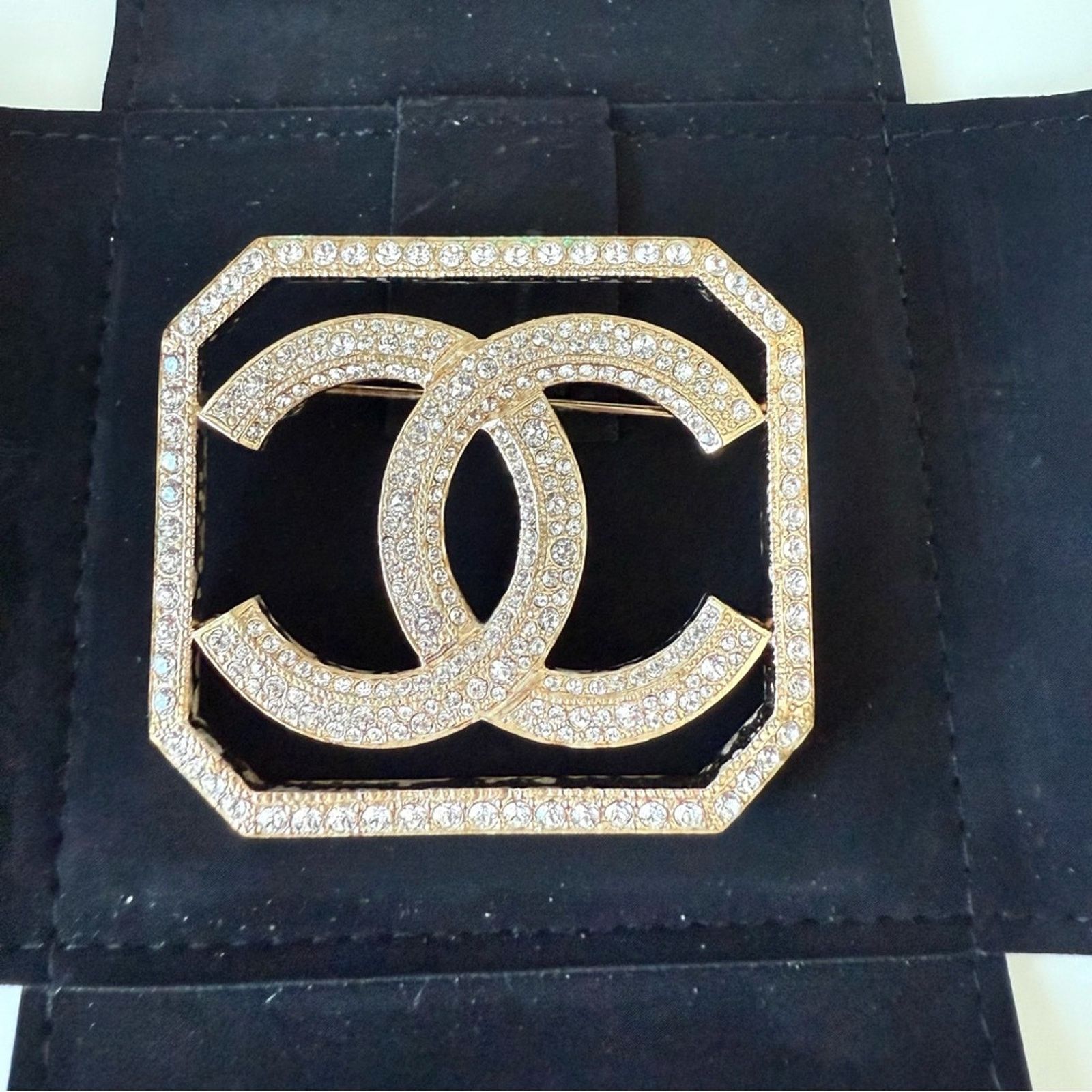 Chanel CHANEL square gold brooch with crystals Authentic Size ONE SIZE - 2 Thumbnail