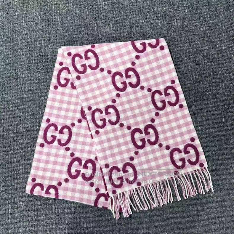 Gucci Gucci Pink plush logo plaid scarf Size ONE SIZE - 2 Thumbnail