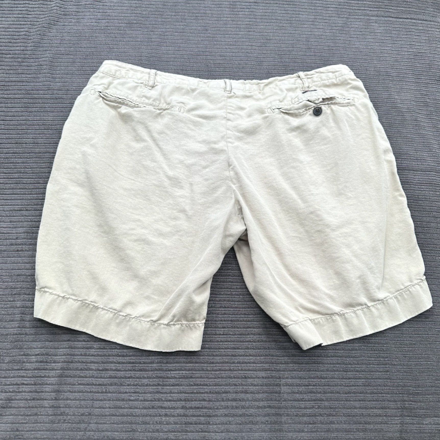 Faherty Faherty Shorts Men 36 Chino Cotton Beige Beach Casual Pattern Solid Front Flat Front Pockets Logo Regular Inseam 9in Size US 36 / EU 52 - 2 Thumbnail