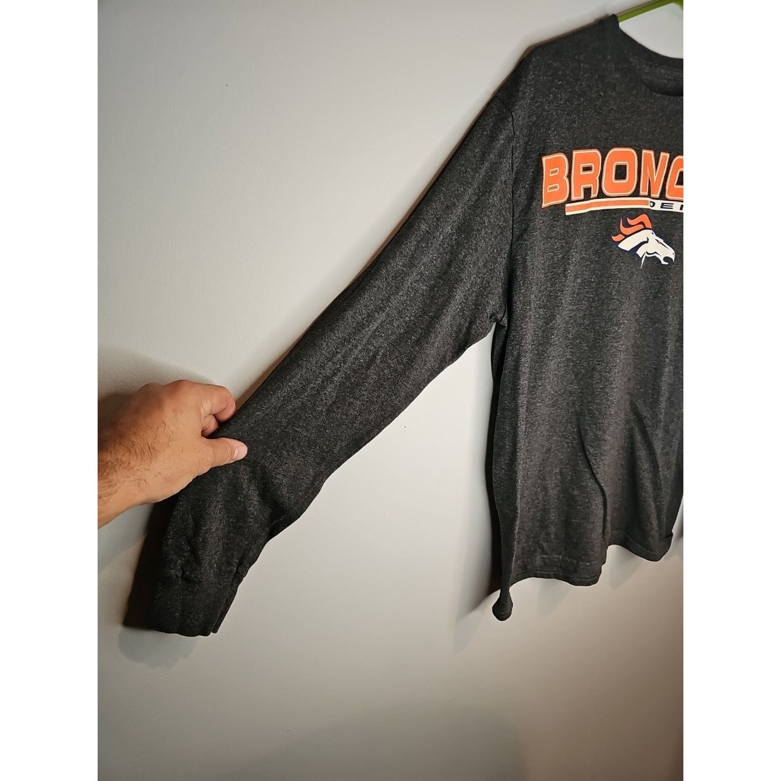 Majestic Majestic Denver Broncos Long Sleeve T-Shirt Mens M NFL Size US M / EU 48-50 / 2 - 3 Thumbnail