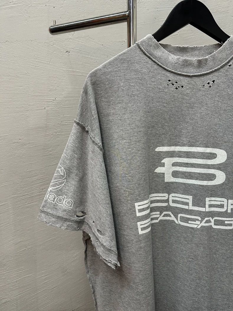 Balenciaga Balenciaga Short-sleeve racecar logo Size US M / EU 48-50 / 2 - 3 Thumbnail