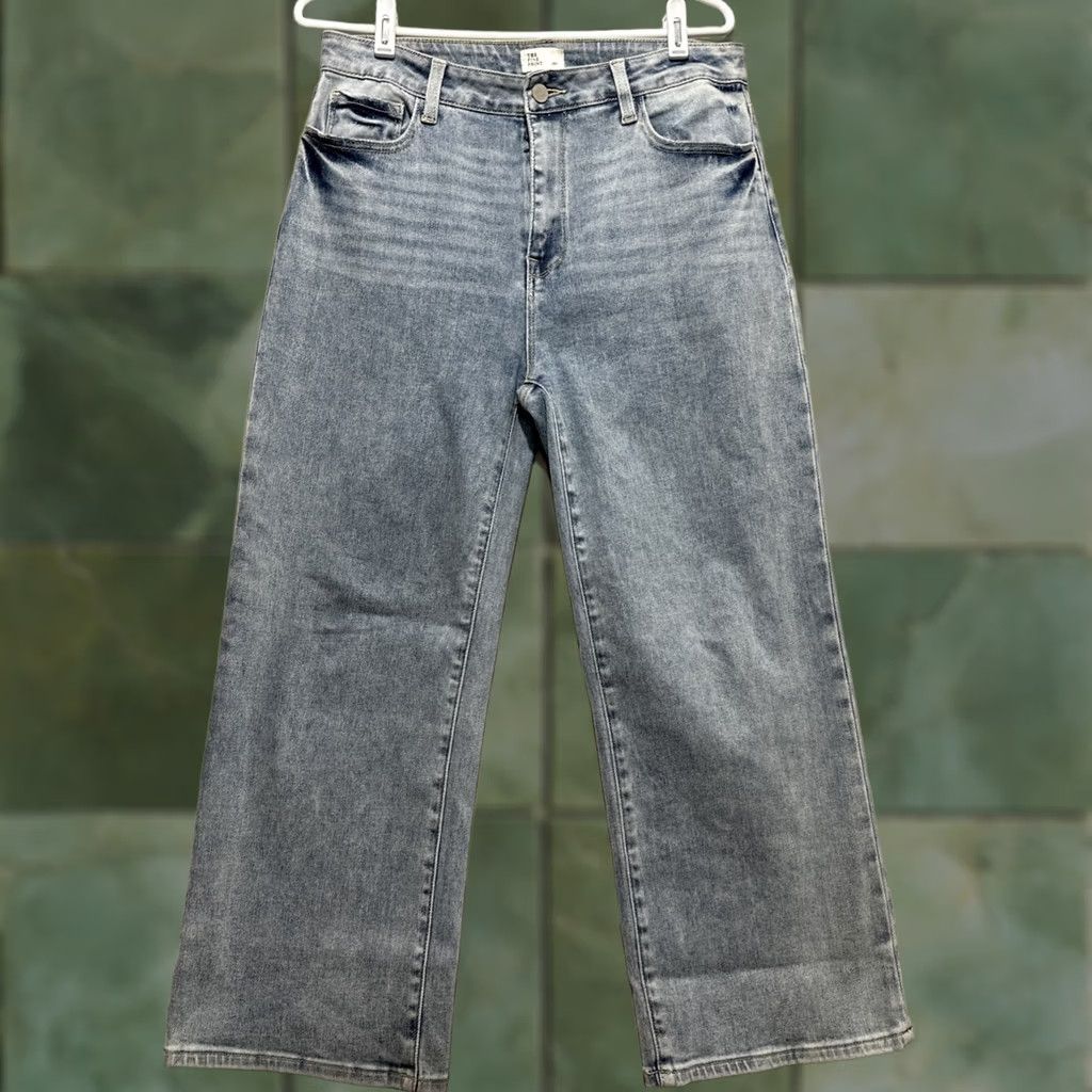 Vintage VINTAGE The Fine Print Women Jeans 28P Cropped High Rise Light Wash Wide Leg Denim Women Jeans 28P Cropped High Rise Light Wash Wide Leg Denim Size 28" / US 6 / IT 42 - 1 Thumbnail