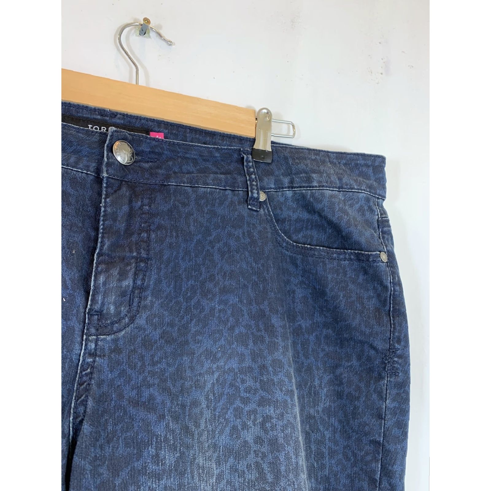 Torrid Torrid Denim Jeans Womens Plus Size 24 Dark Wash Cheetah Print Skinny Pants Jeans Size 42" / US 20 - 5 Thumbnail