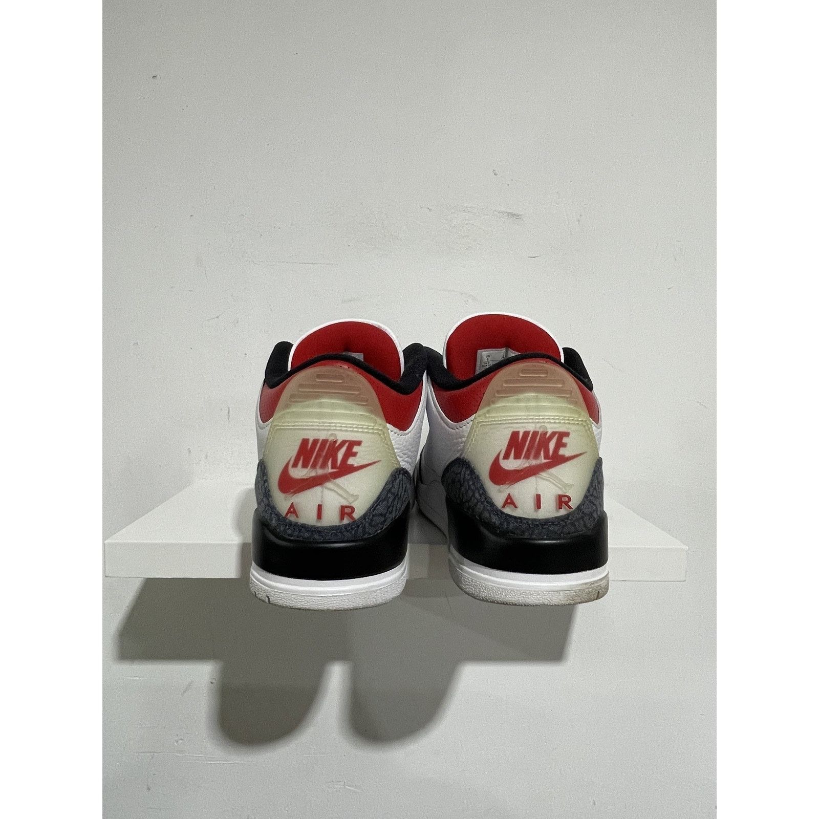 JORDAN 3 RETRO SE FIRE RED DENIM SIZE 9 PREOWNED