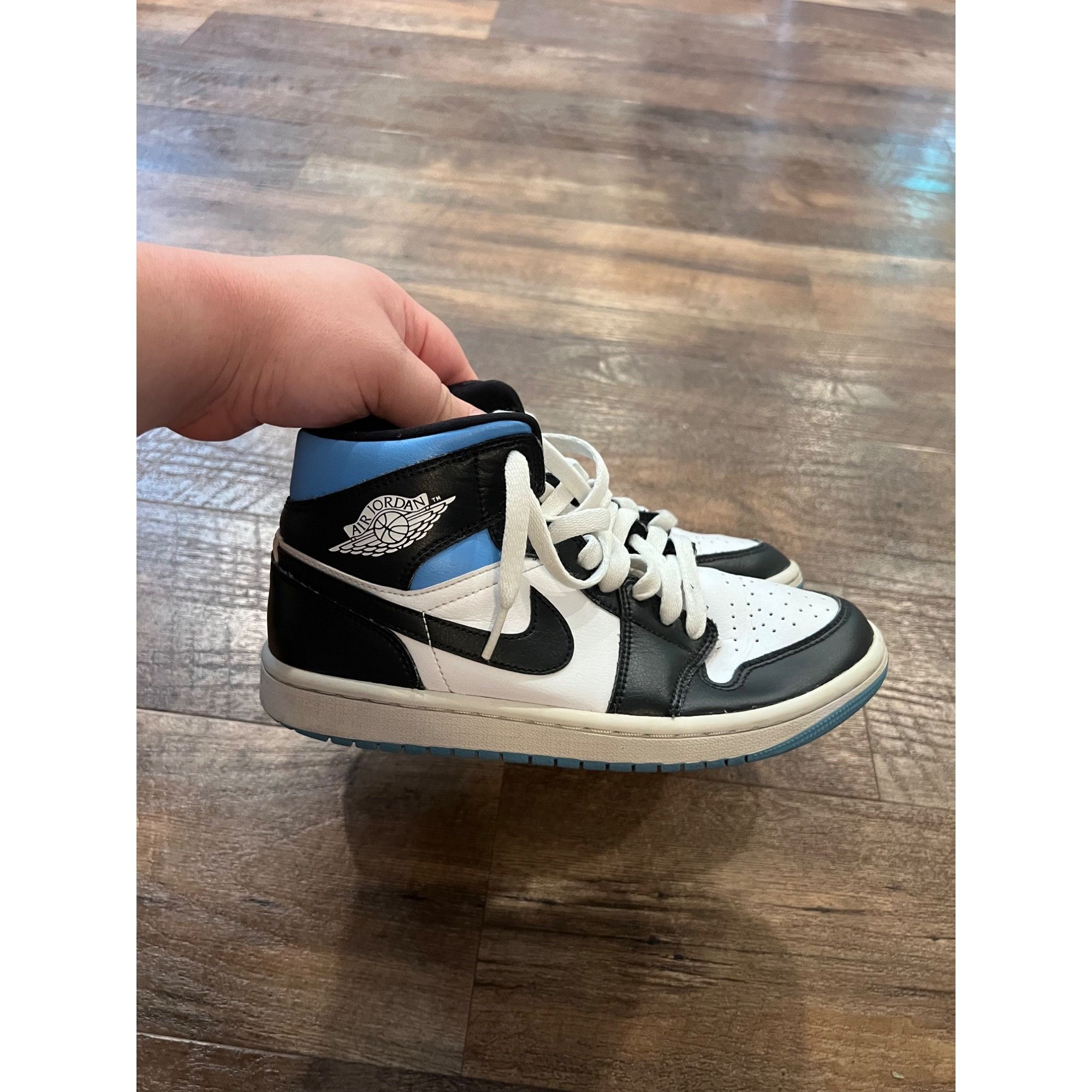 Nike Nike Air Jordan 1 Mid University Blue BQ6472-102 Women's Siz Size US 7 / IT 37 - 1 Thumbnail