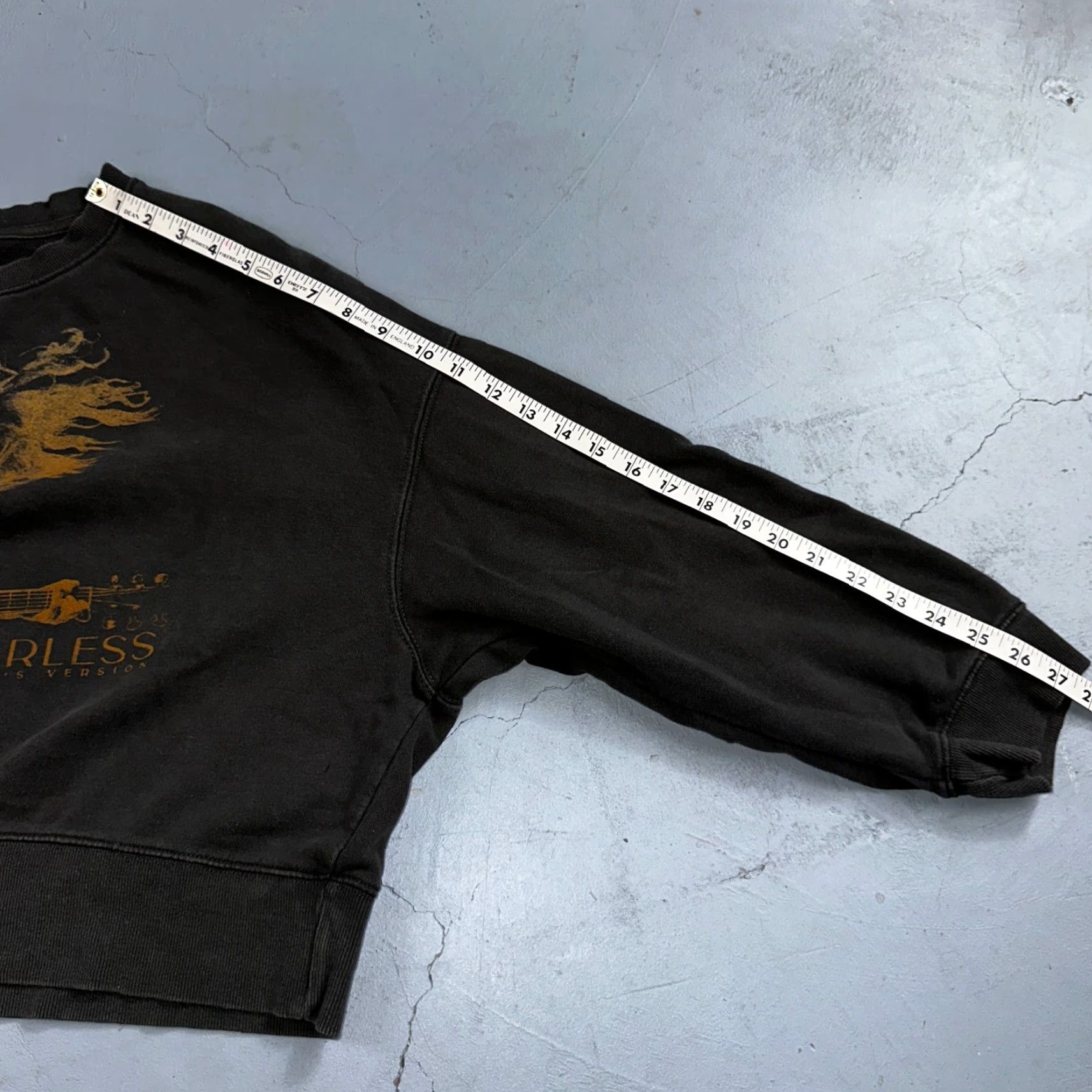 Vintage Taylor Swift Fearless Taylor's Version Sweatshirt Gray L Crew Neck Pullover 100% Cotton Women Activewear Graphic Print All Seasons 90s? Size L / US 10 / IT 46 - 7 Thumbnail