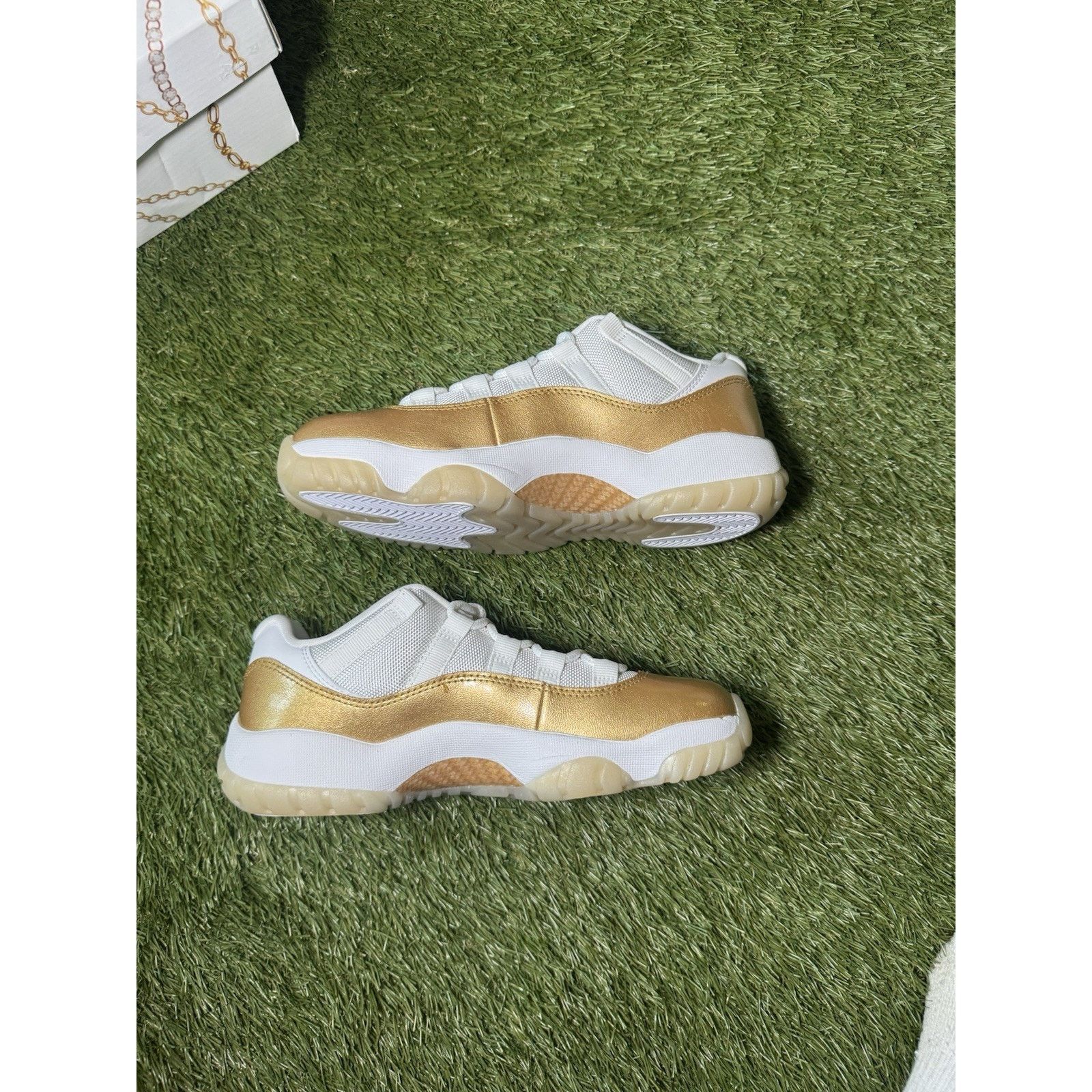 Nike Nike Air Jordan 11 Retro Low Mother's Day AH7860-102 Women's Size US 6 / IT 36 - 2 Thumbnail